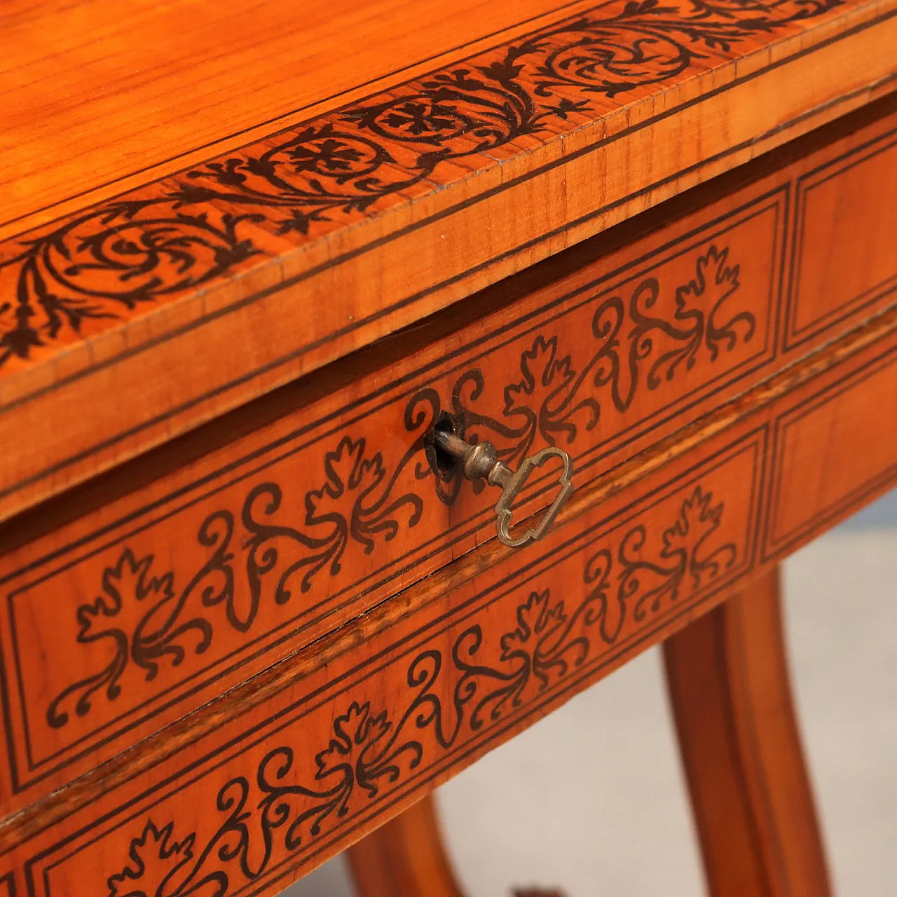 Tavolo da cucito Carlo X in ciliegio e noce con intarsi, '800 8