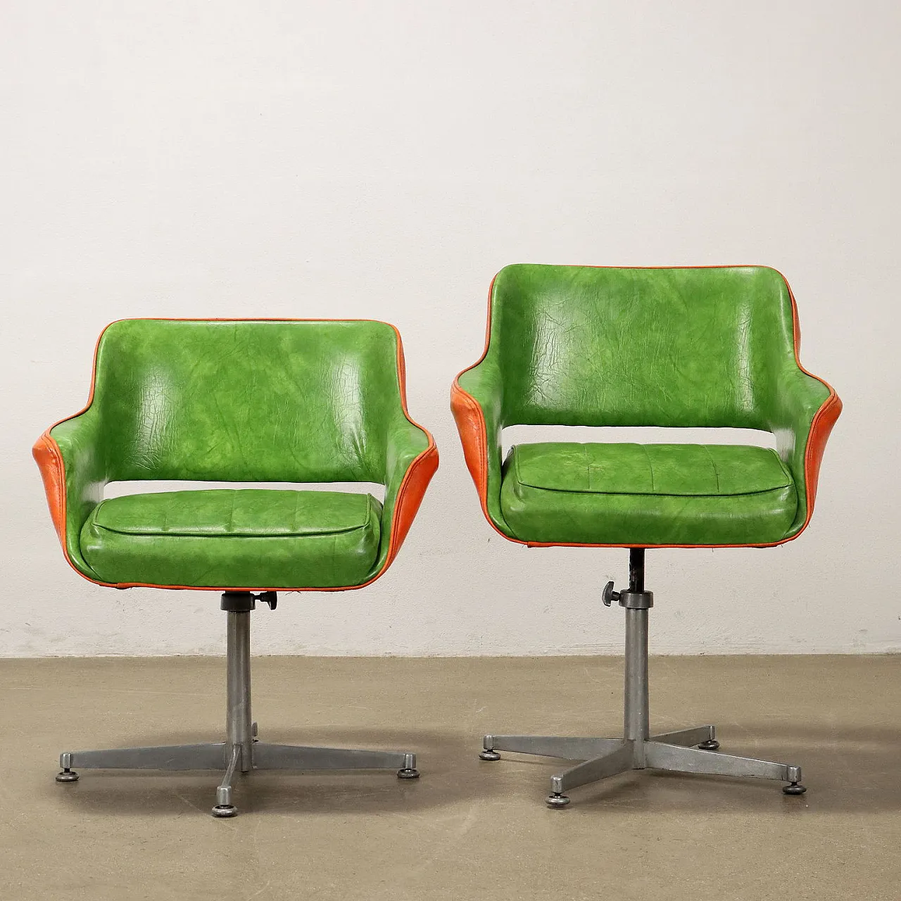 3 Armchairs in aluminium, foam and green leatherette, 1960s 3