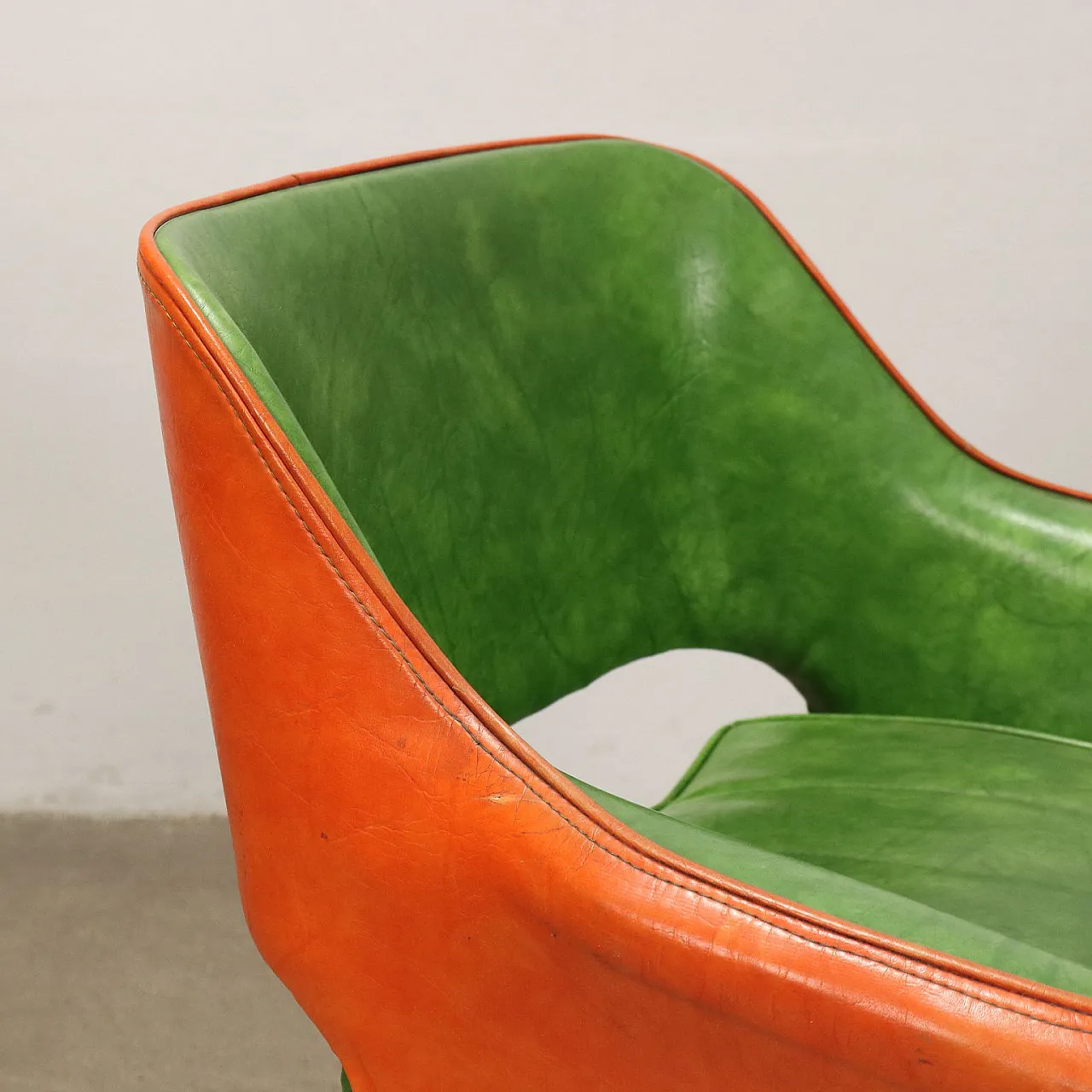3 Armchairs in aluminium, foam and green leatherette, 1960s 4