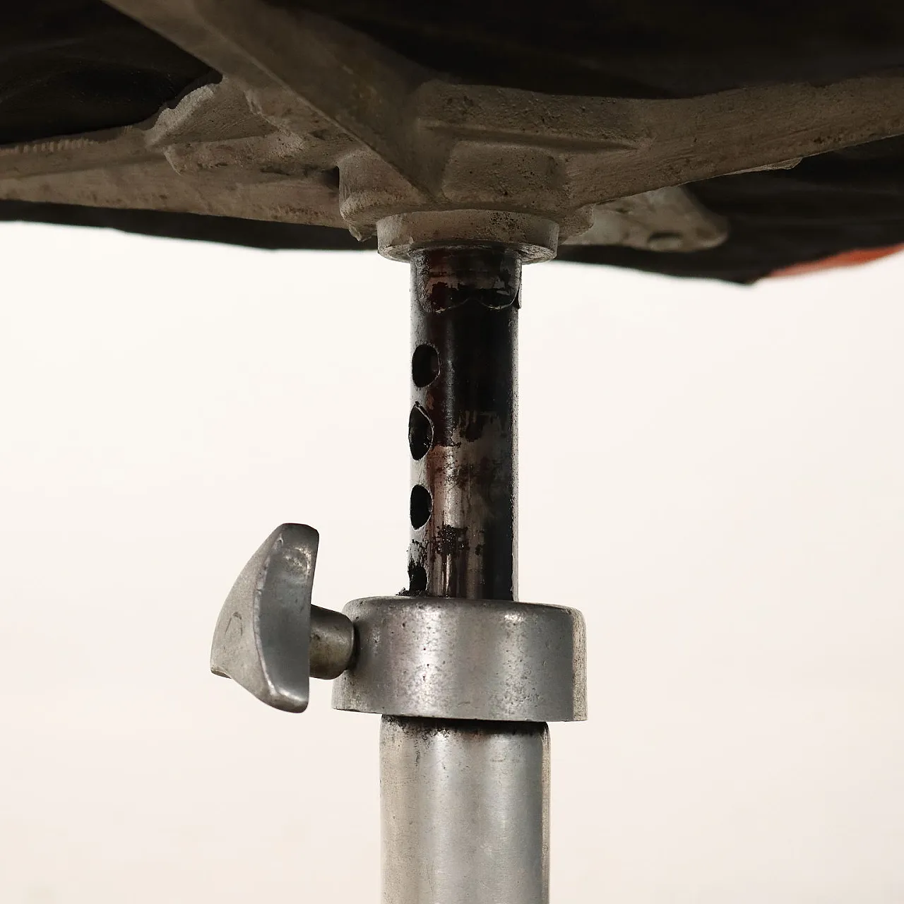 3 Armchairs in aluminium, foam and green leatherette, 1960s 6