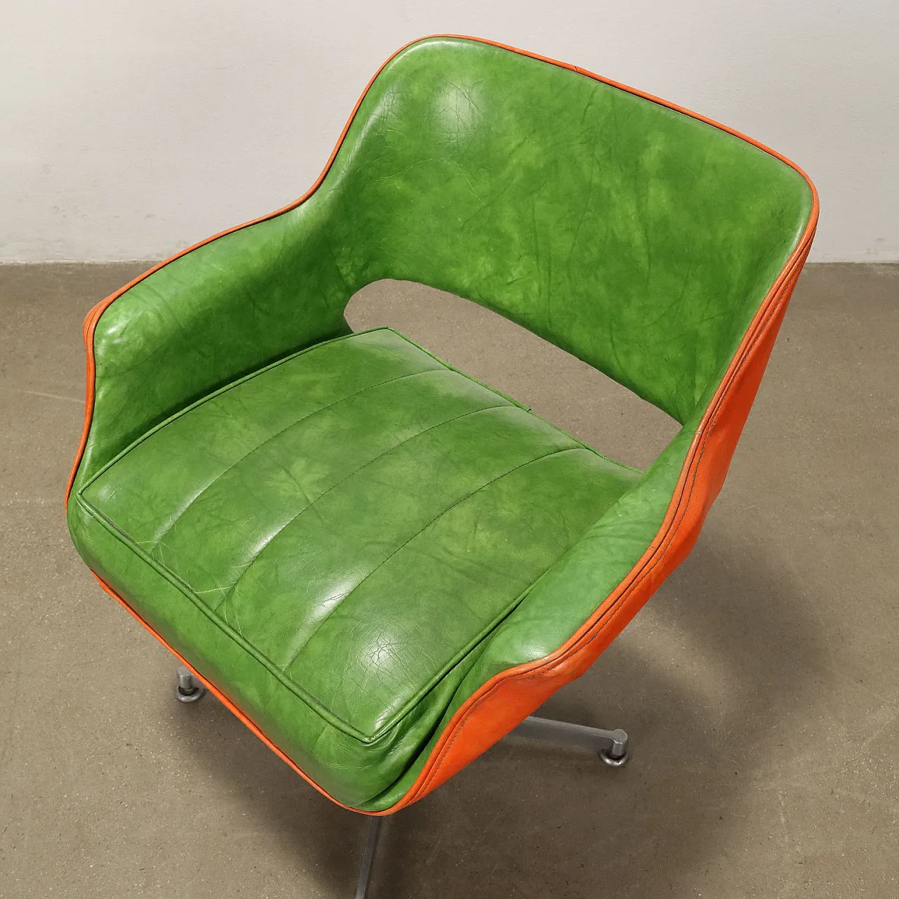 3 Armchairs in aluminium, foam and green leatherette, 1960s 8