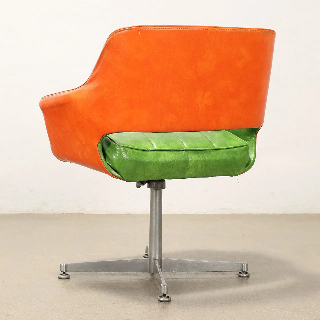 3 Armchairs in aluminium, foam and green leatherette, 1960s 10