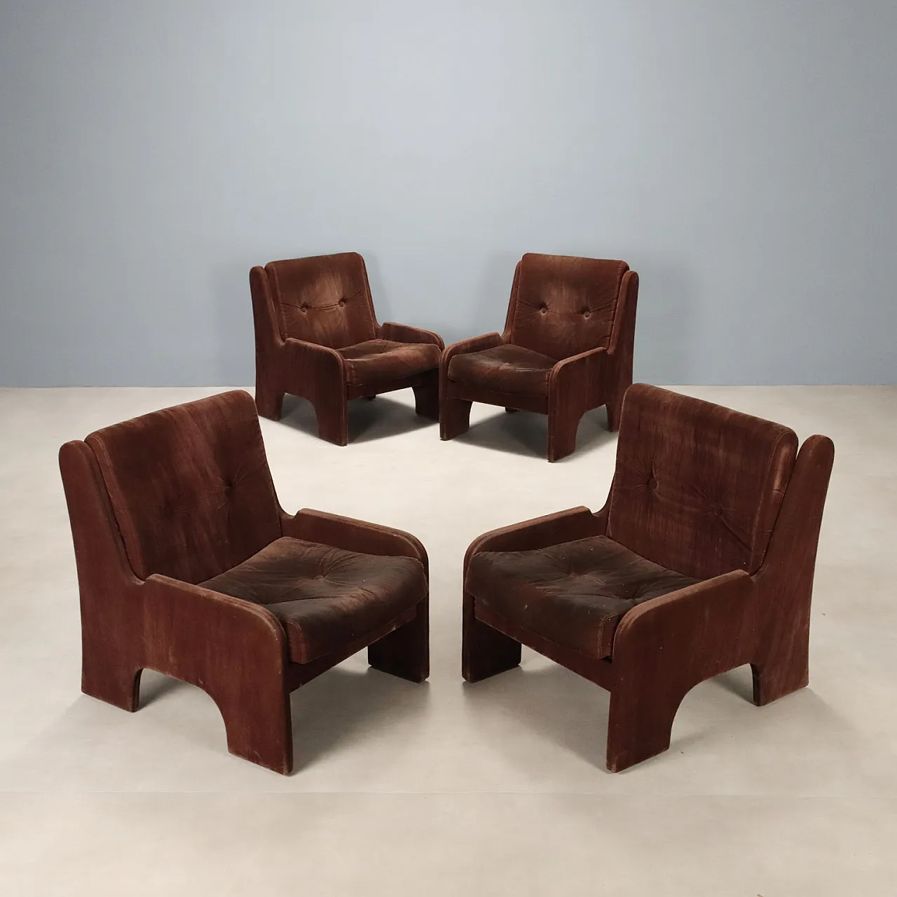 4 Poltrone con imbottitura in espanso e rivestimento in tessuto, '900 1