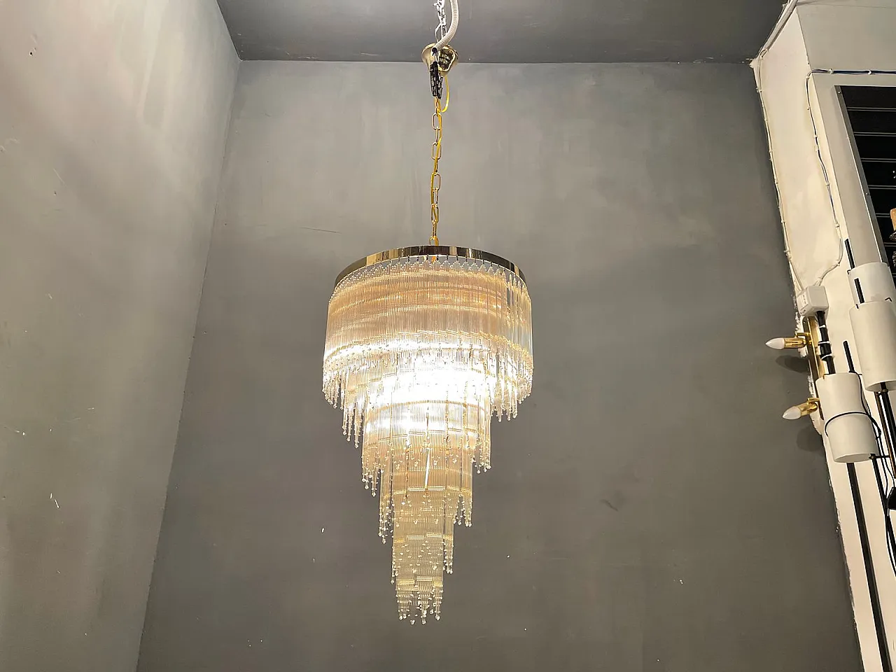 Mid-Century Italian brass chandelier 3