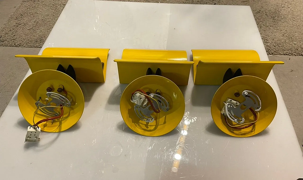 3 Applique Mid-Century in metallo giallo, Italia, anni '70 6