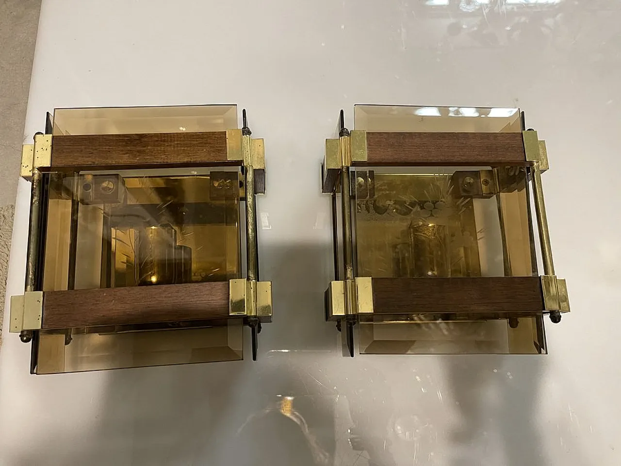 Coppia di appliques in vetro fumé e ottone, anni '70 6
