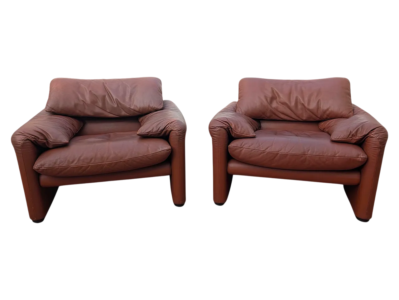 Coppia poltrone in pelle bordeaux di V. Magistretti per Cassina, 1973 15