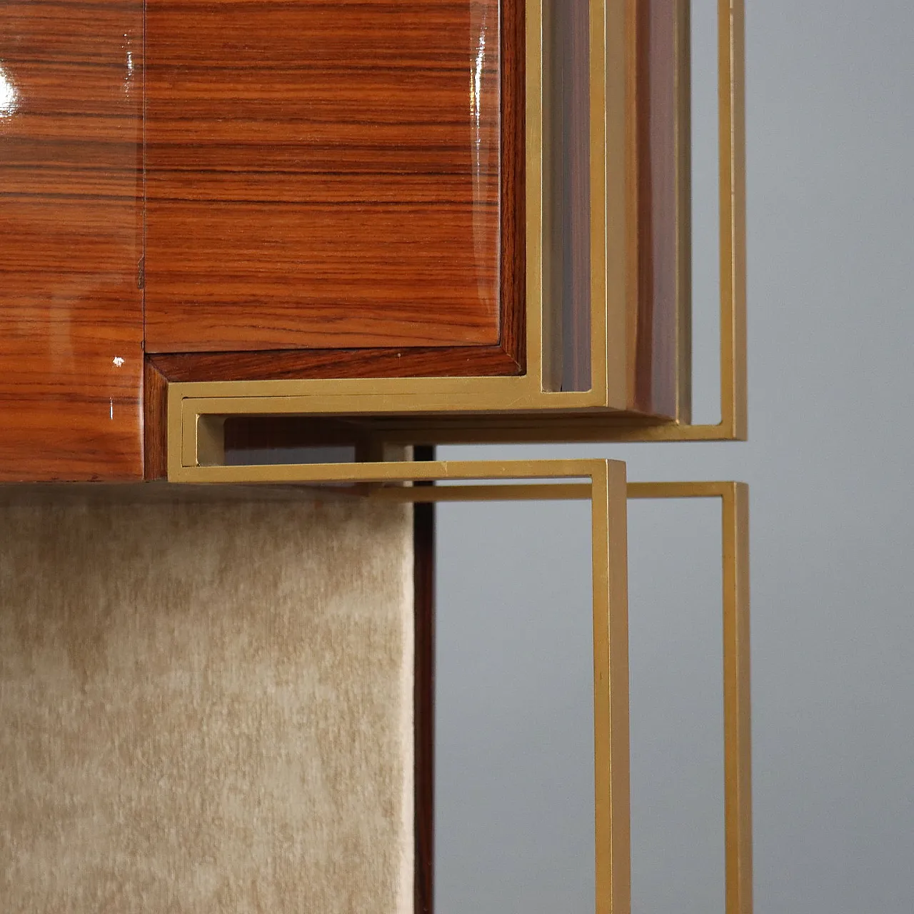 Mobile bar Canturina in metallo ottonato, tessuto e vetro, '900 10