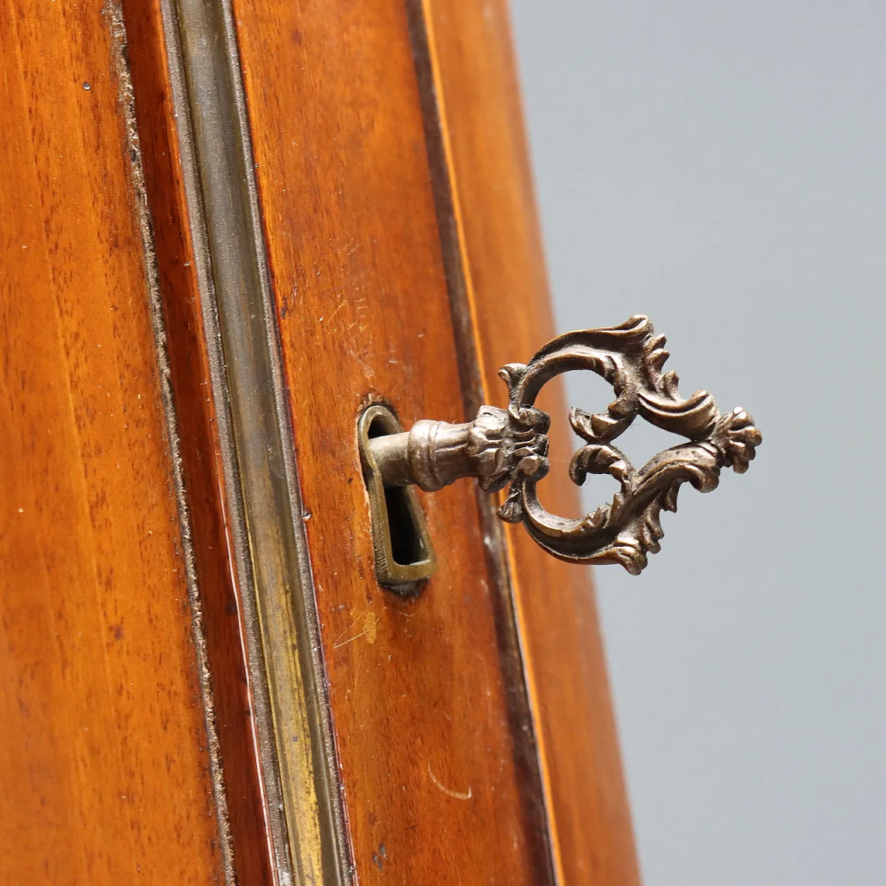 Mobile ad angolo in noce e ottone, '800 8