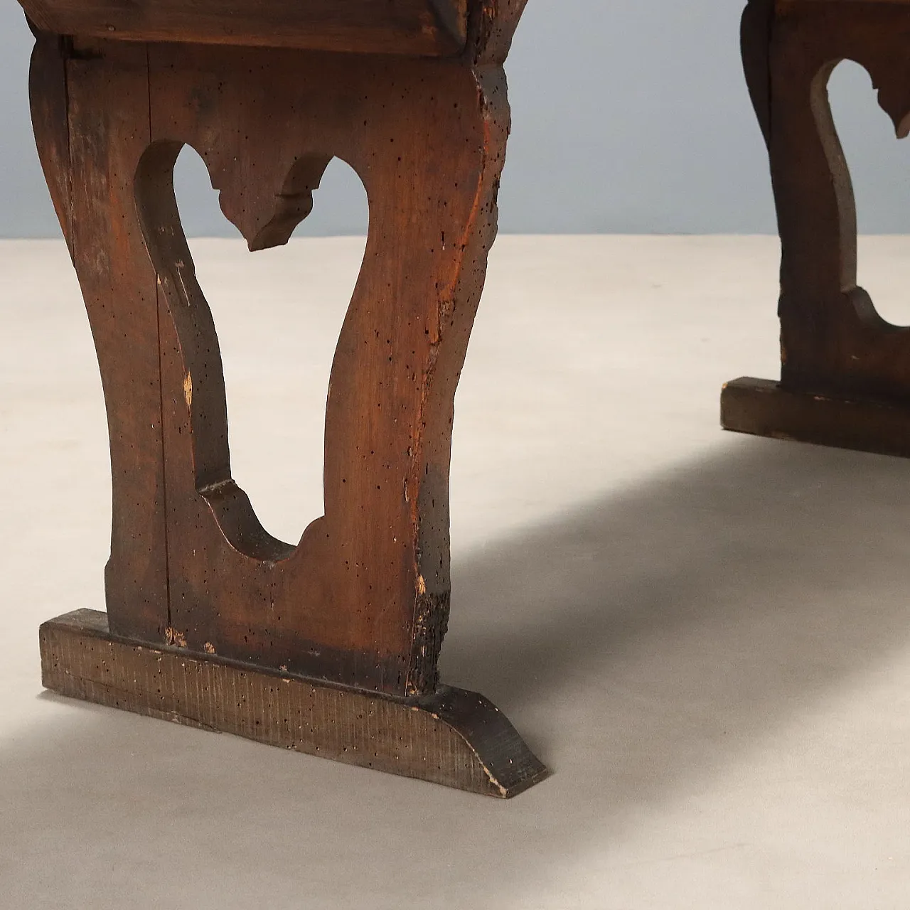 Panca in noce con schienale con fascia e montanti traforati, '700 6