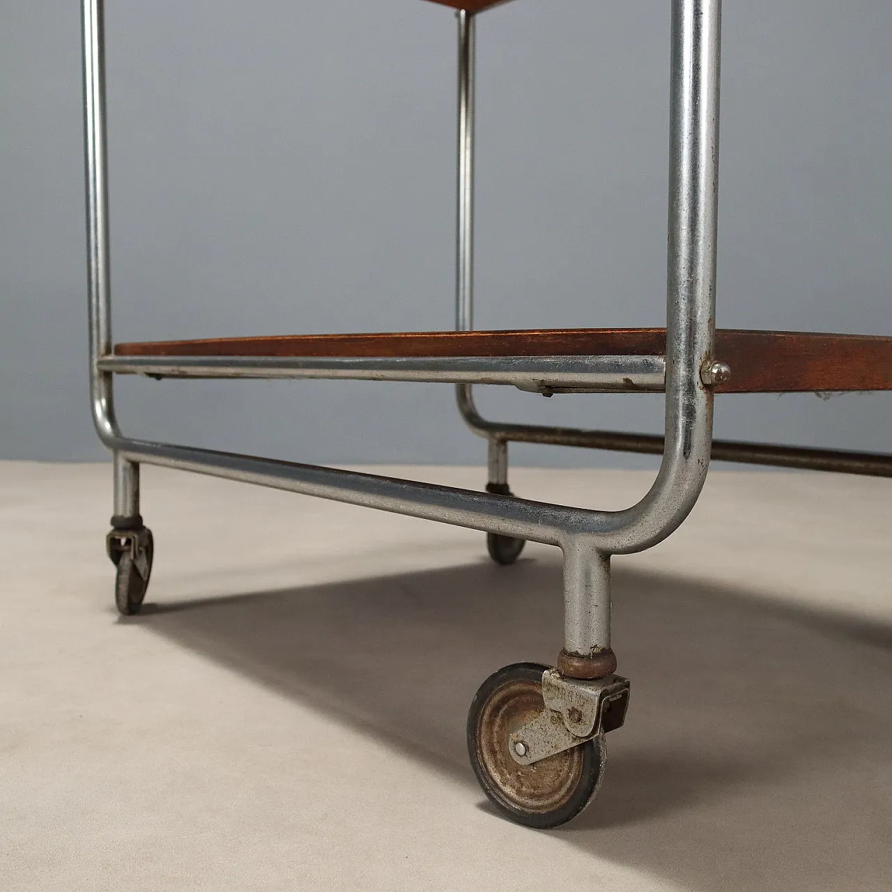 Rationalist style trolley in chrome metal and wood, 20th century 7