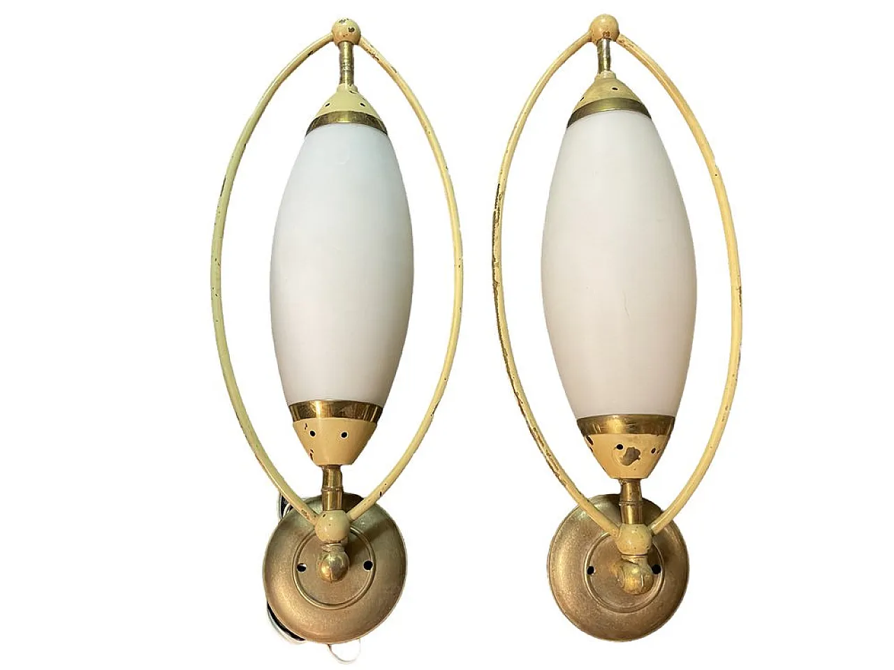 Pair of opaline glass sconces from Stilnovo, 50s 1
