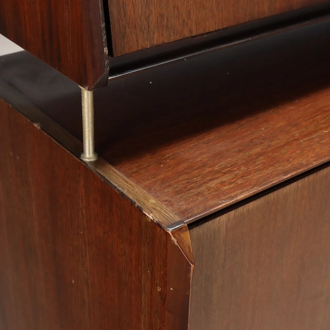 Credenza con impiallacciatura di legno esotico, '900 10