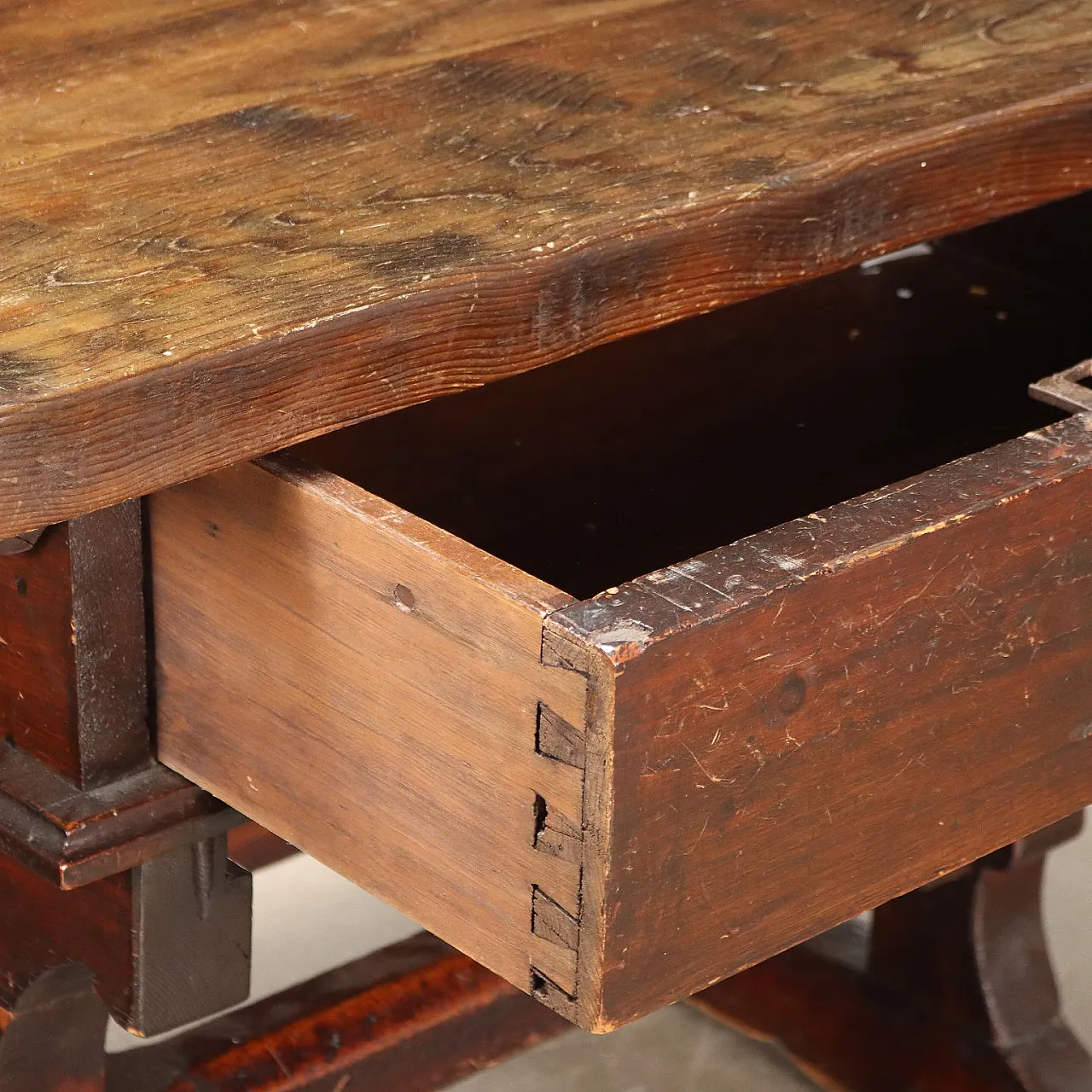 Writing desk in pine with drawer 4