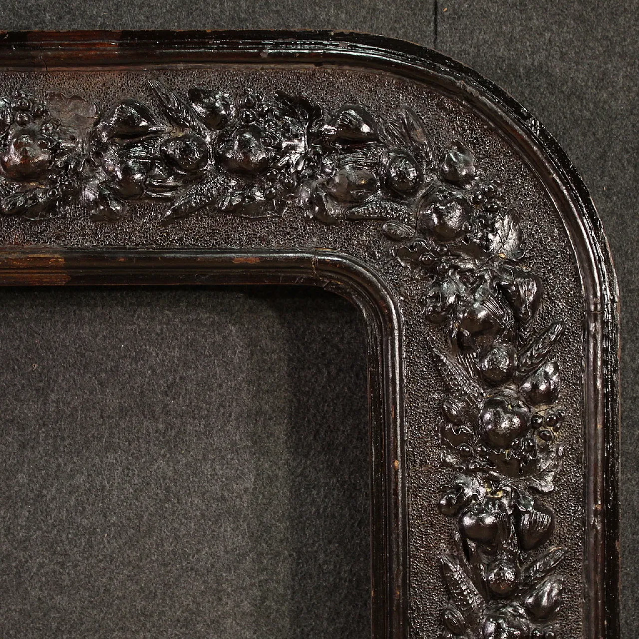Italian frame, 19th century 4