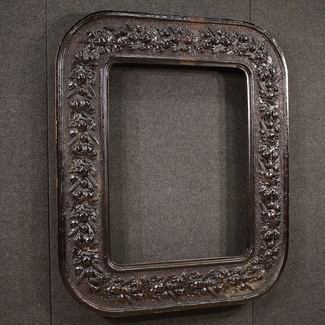 Italian frame, 19th century 15