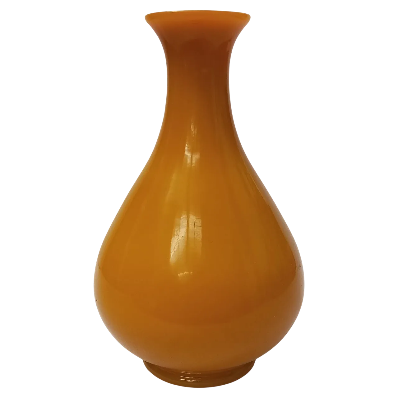 Glass vase, yellow ocher, China, 16th century 15