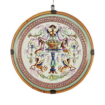 Piatto in maiolica con decoro policromo, anni '20