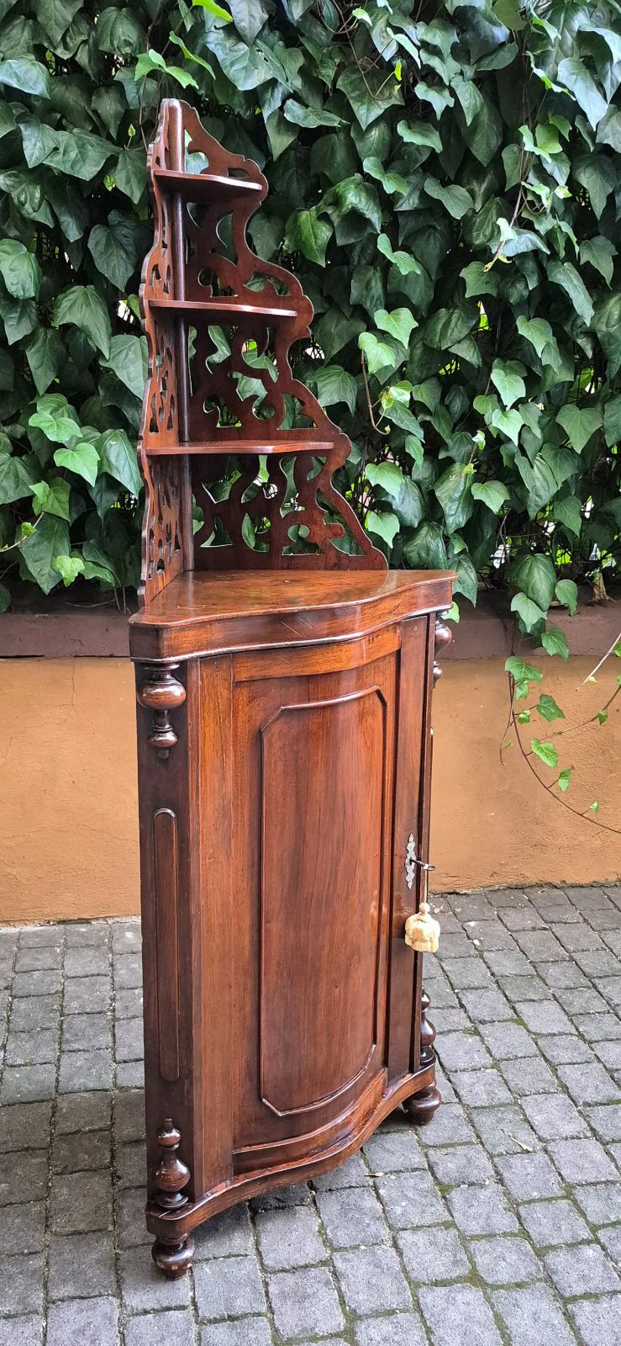 Cantonal with walnut tree, 19th century 3