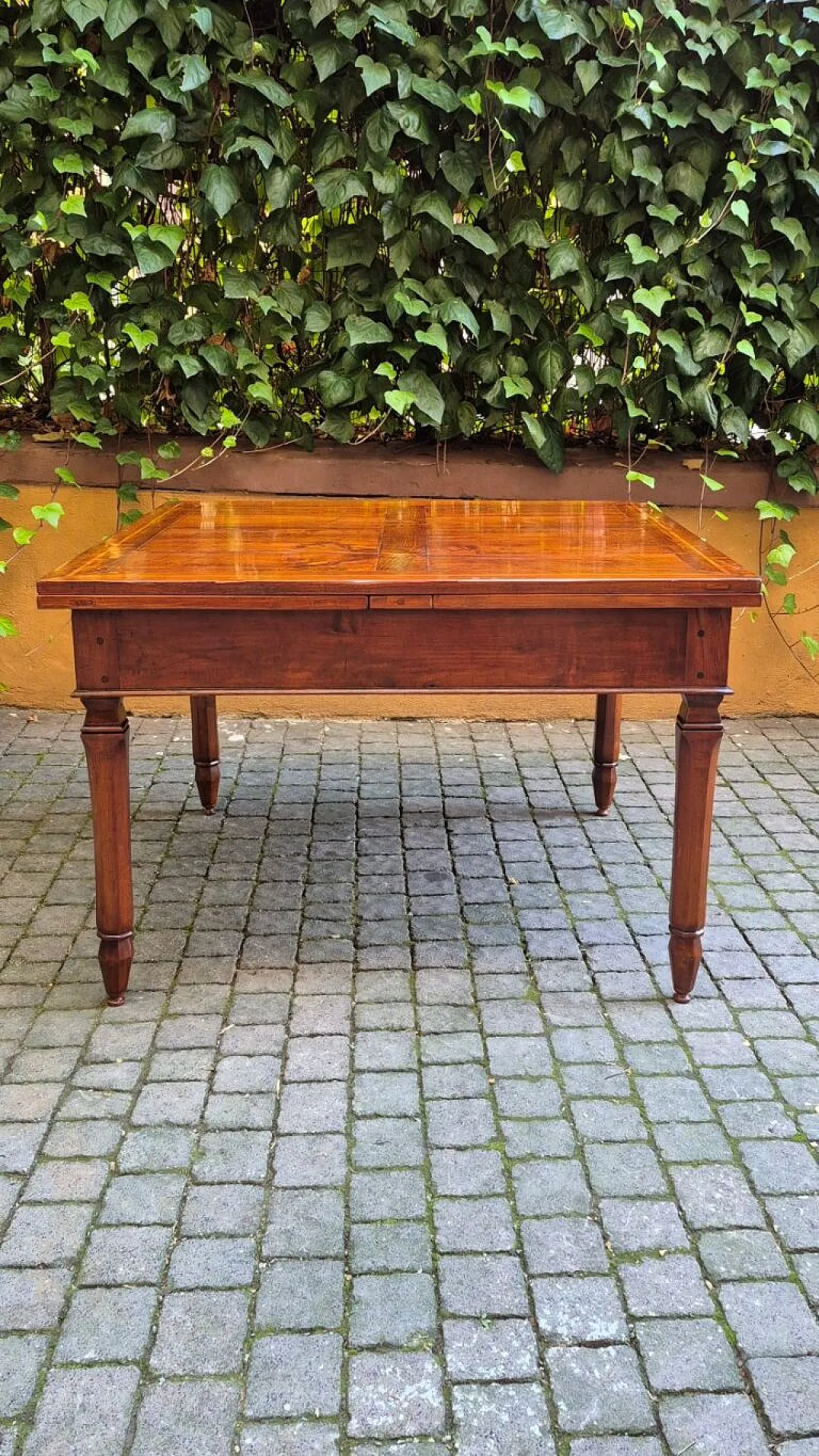 Emilian extendable cherry wood table, mid-19th century 1
