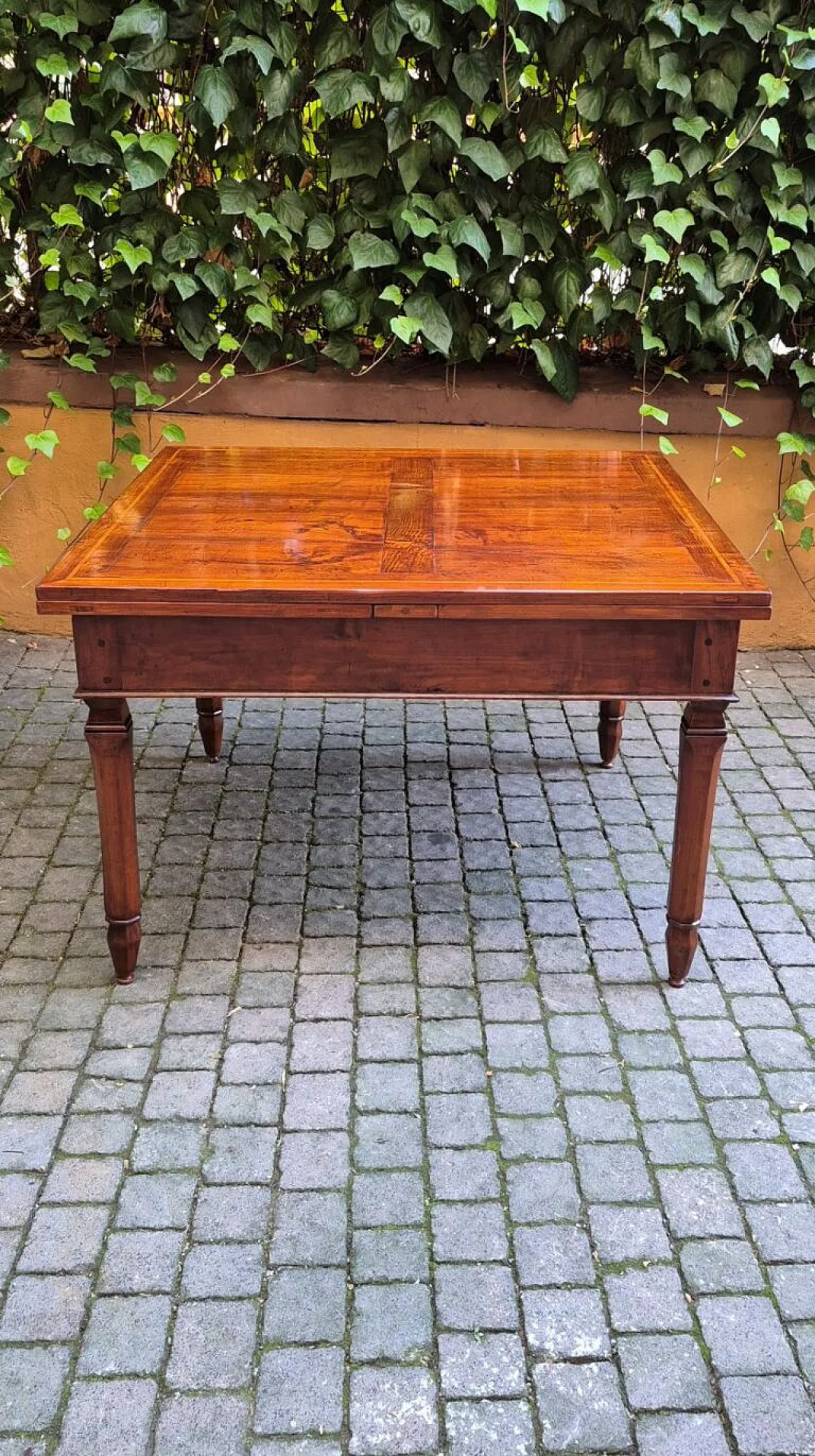 Emilian extendable cherry wood table, mid-19th century 2