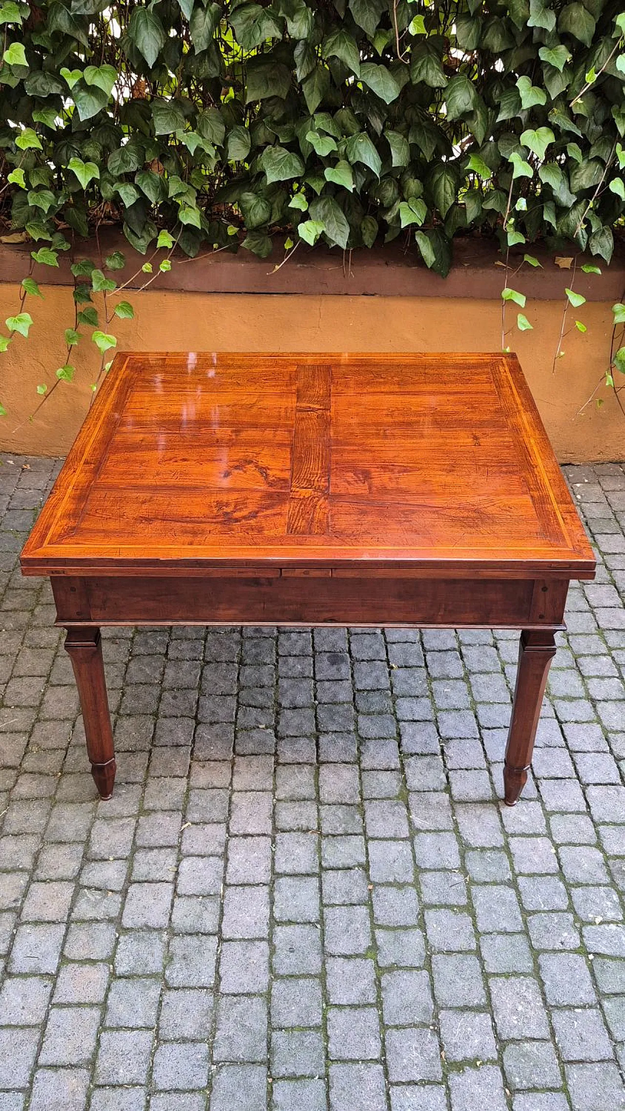 Emilian extendable cherry wood table, mid-19th century 3