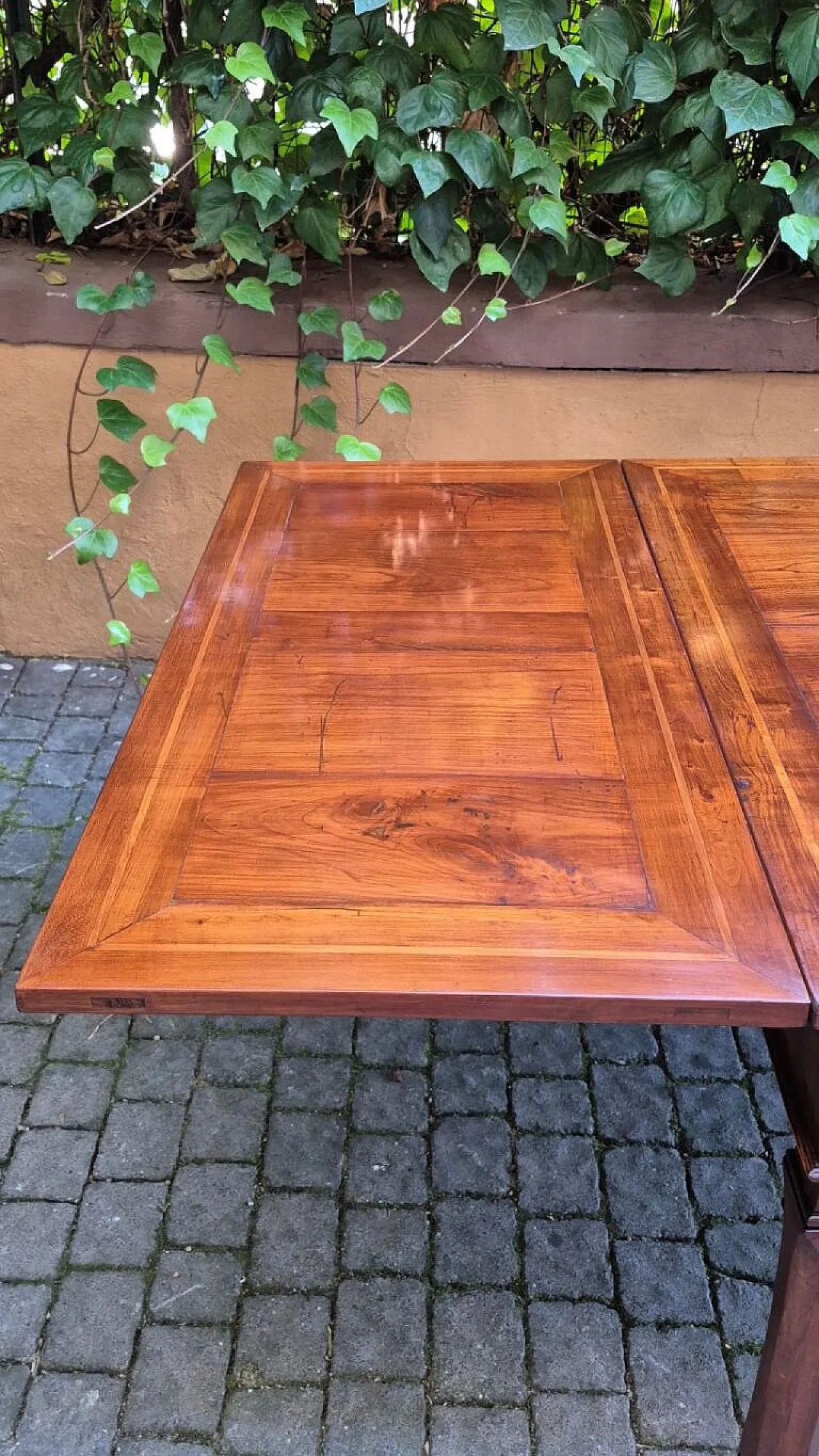 Emilian extendable cherry wood table, mid-19th century 5