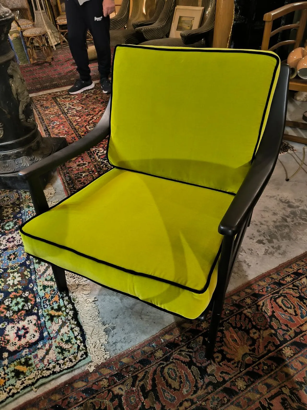 Coppia di poltrone pistacchio, anni '50 2