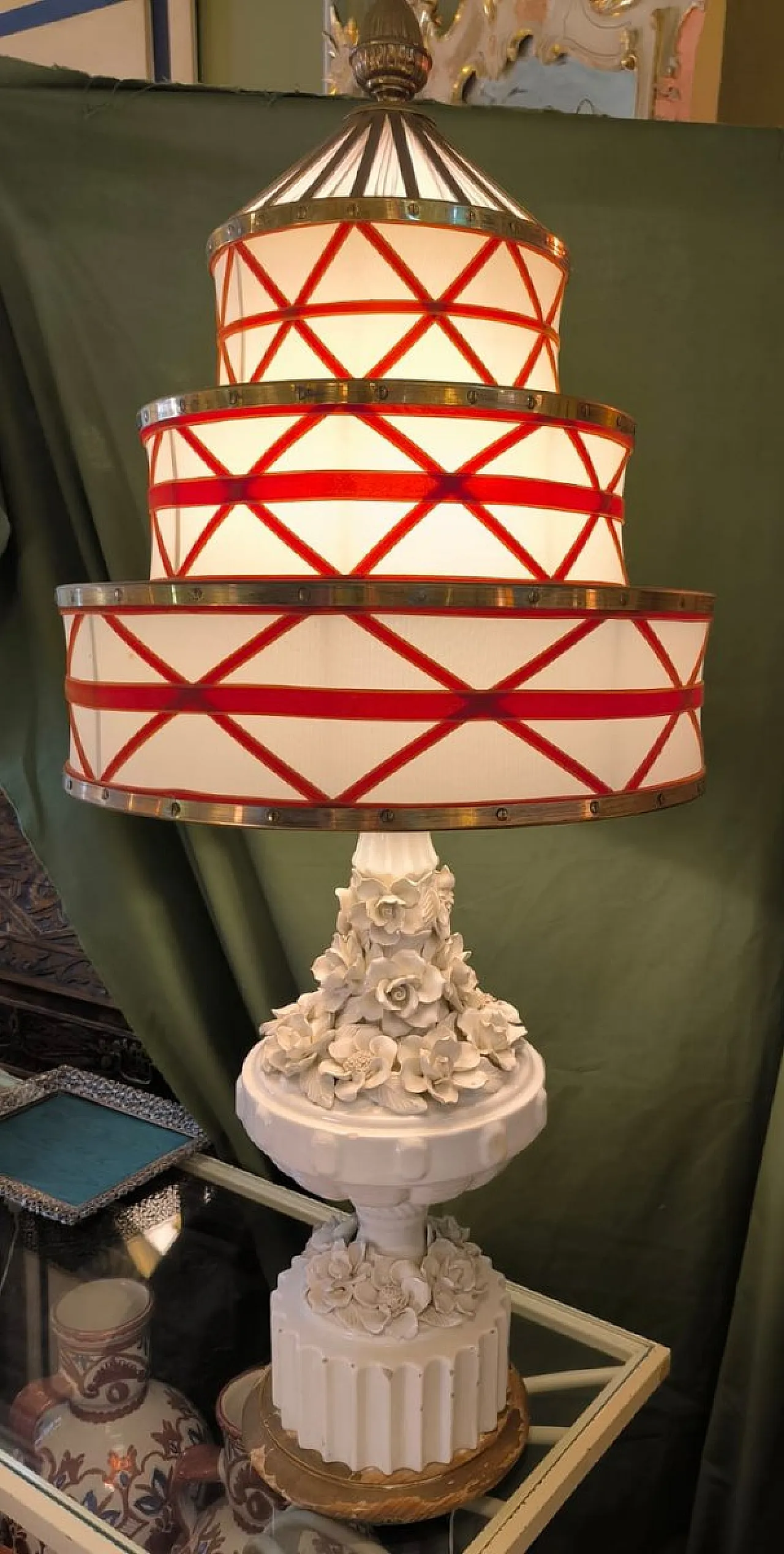 Coppia di lampade in ceramica con paralumi in tessuto e ottone,anni 50 2