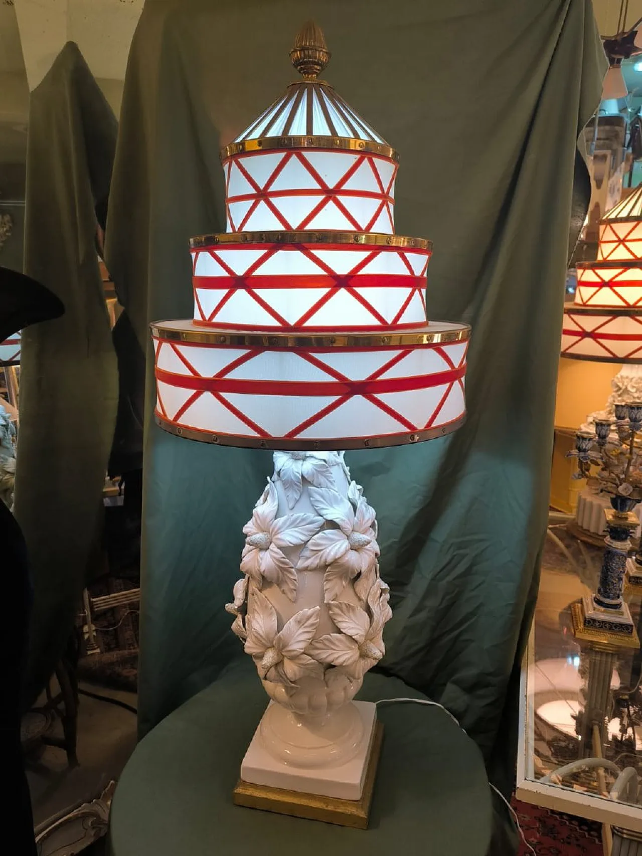 Coppia di lampade in ceramica con paralumi in tessuto e ottone,anni 50 4