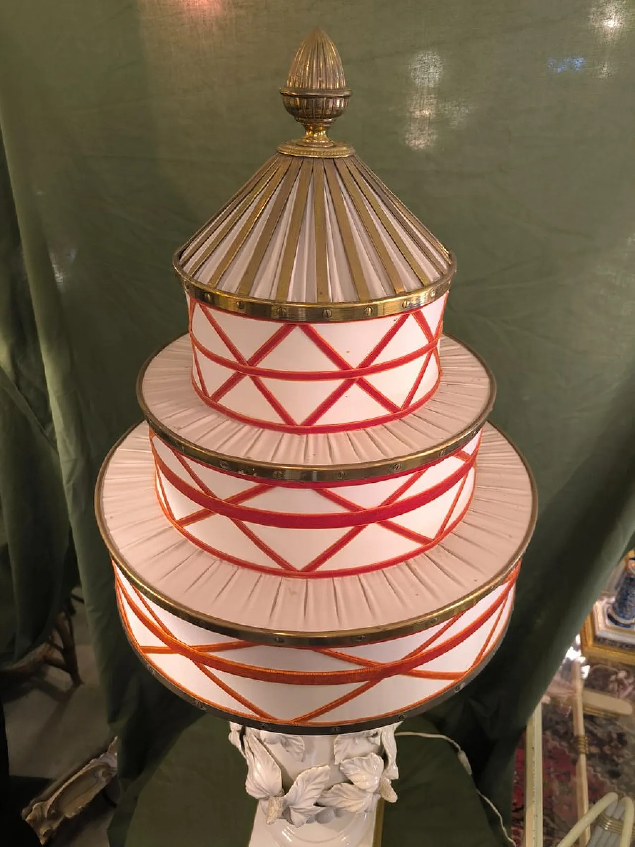 Coppia di lampade in ceramica con paralumi in tessuto e ottone,anni 50 7