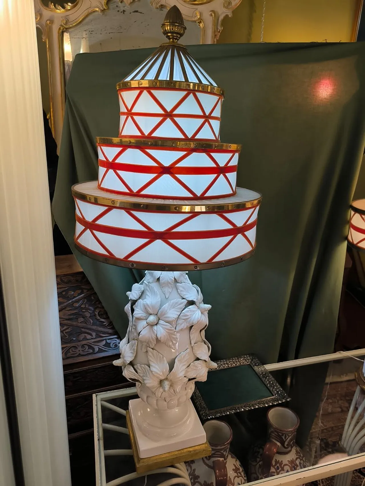 Coppia di lampade in ceramica con paralumi in tessuto e ottone,anni 50 16