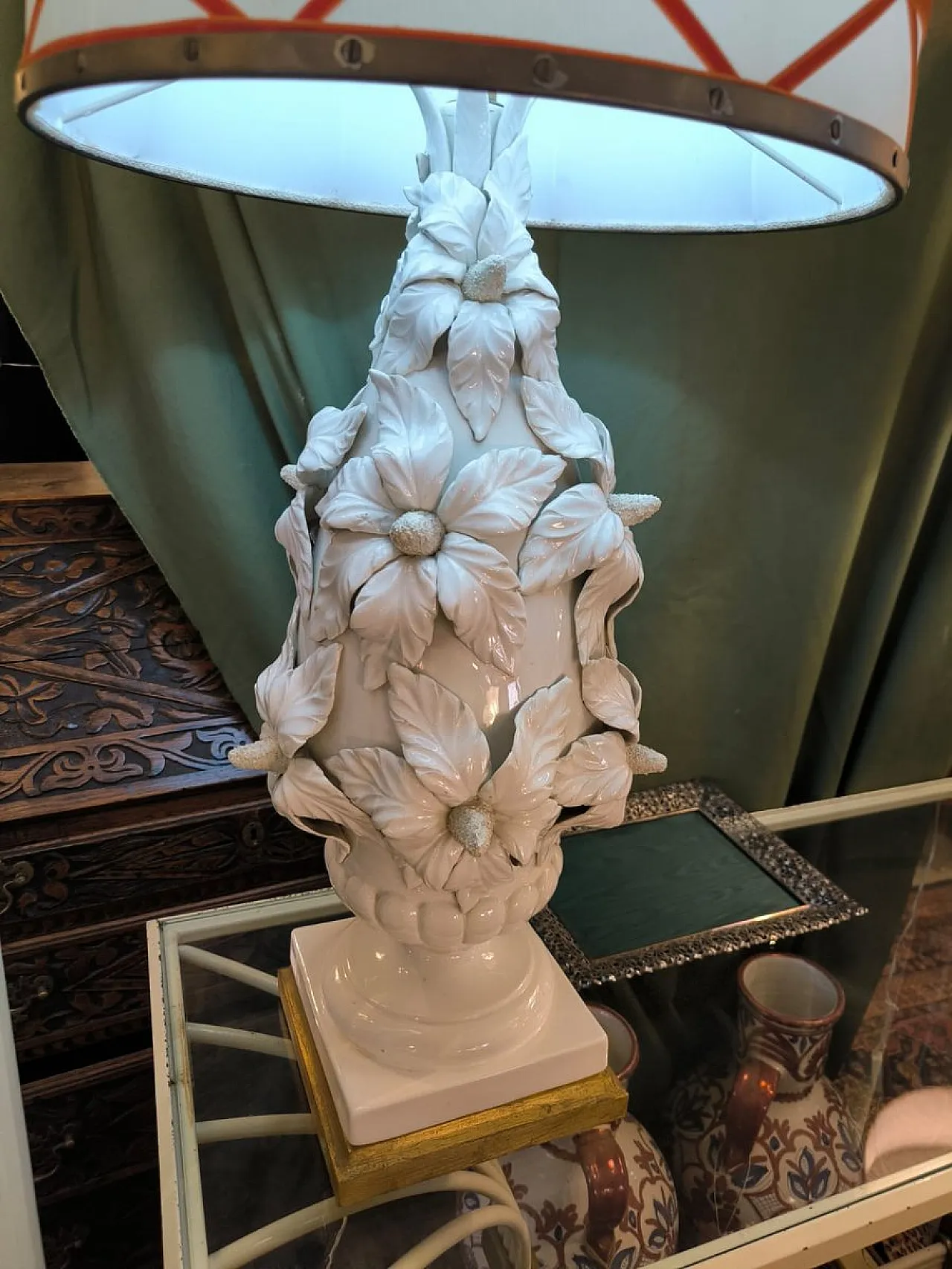 Coppia di lampade in ceramica con paralumi in tessuto e ottone,anni 50 17