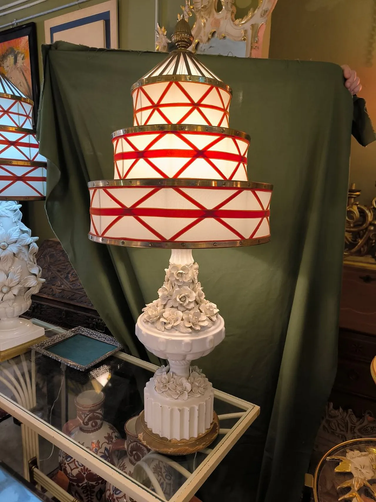 Coppia di lampade in ceramica con paralumi in tessuto e ottone,anni 50 20