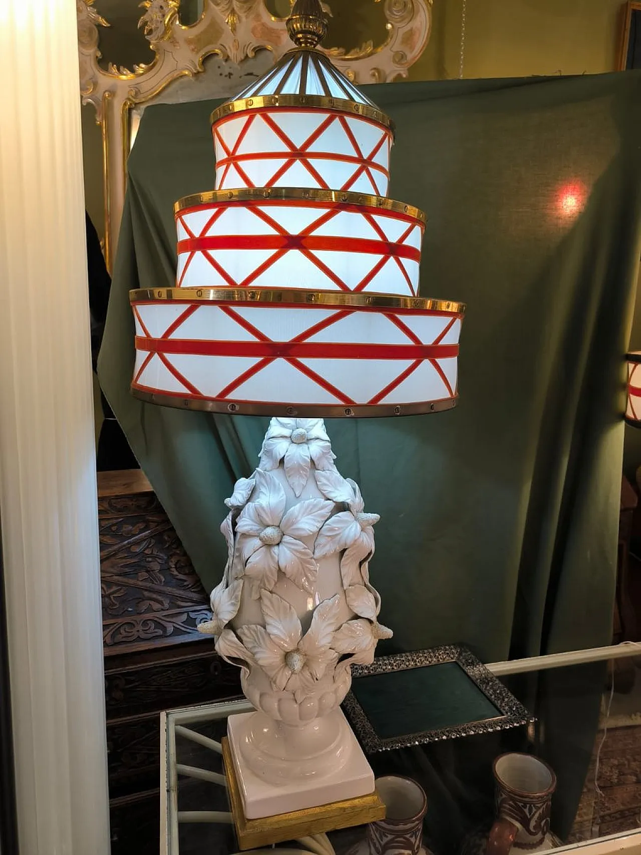 Coppia di lampade in ceramica con paralumi in tessuto e ottone,anni 50 22