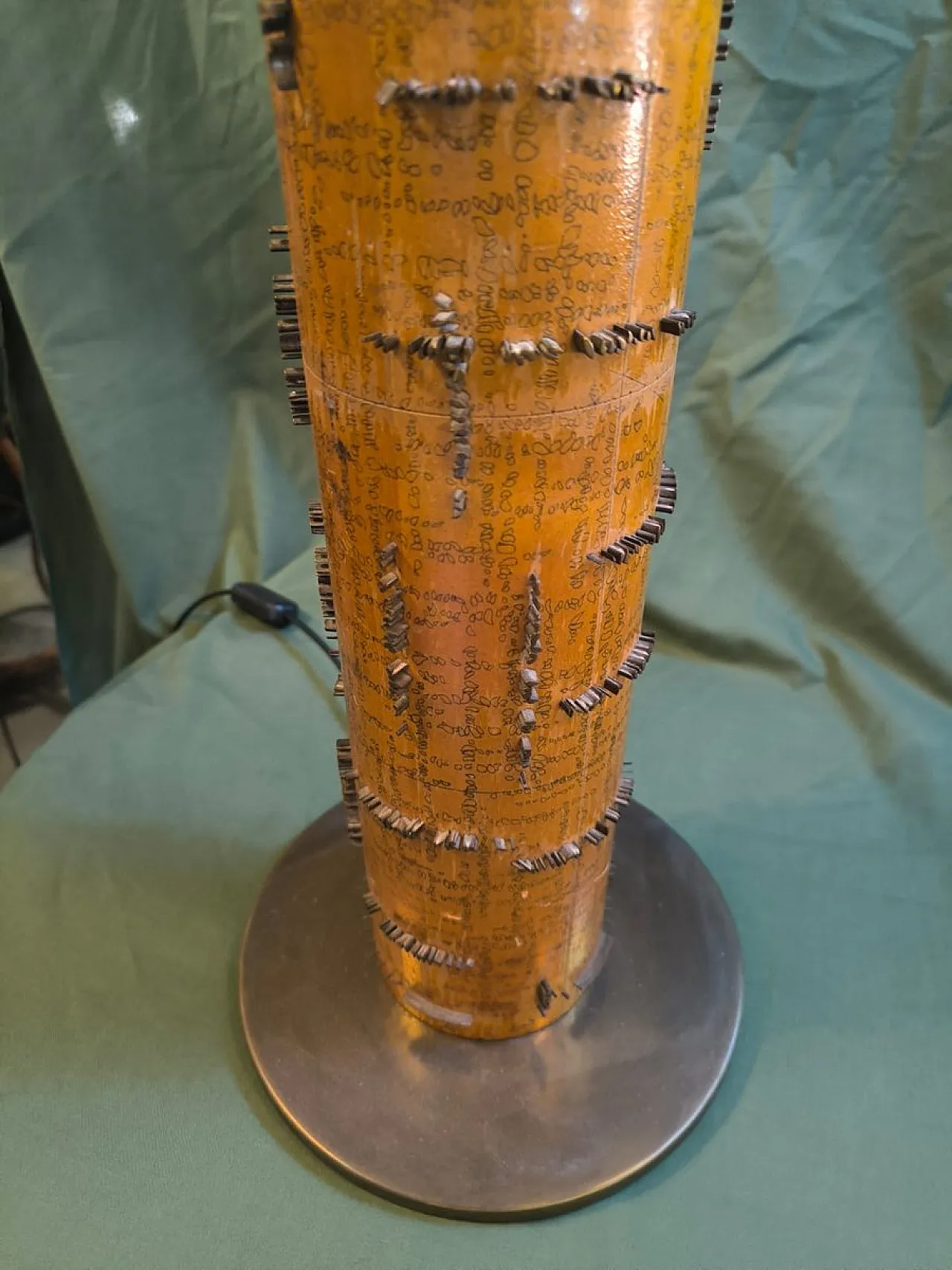 Coppia di lampade Obelisk con inserti in ottone e paralume, anni '70 7