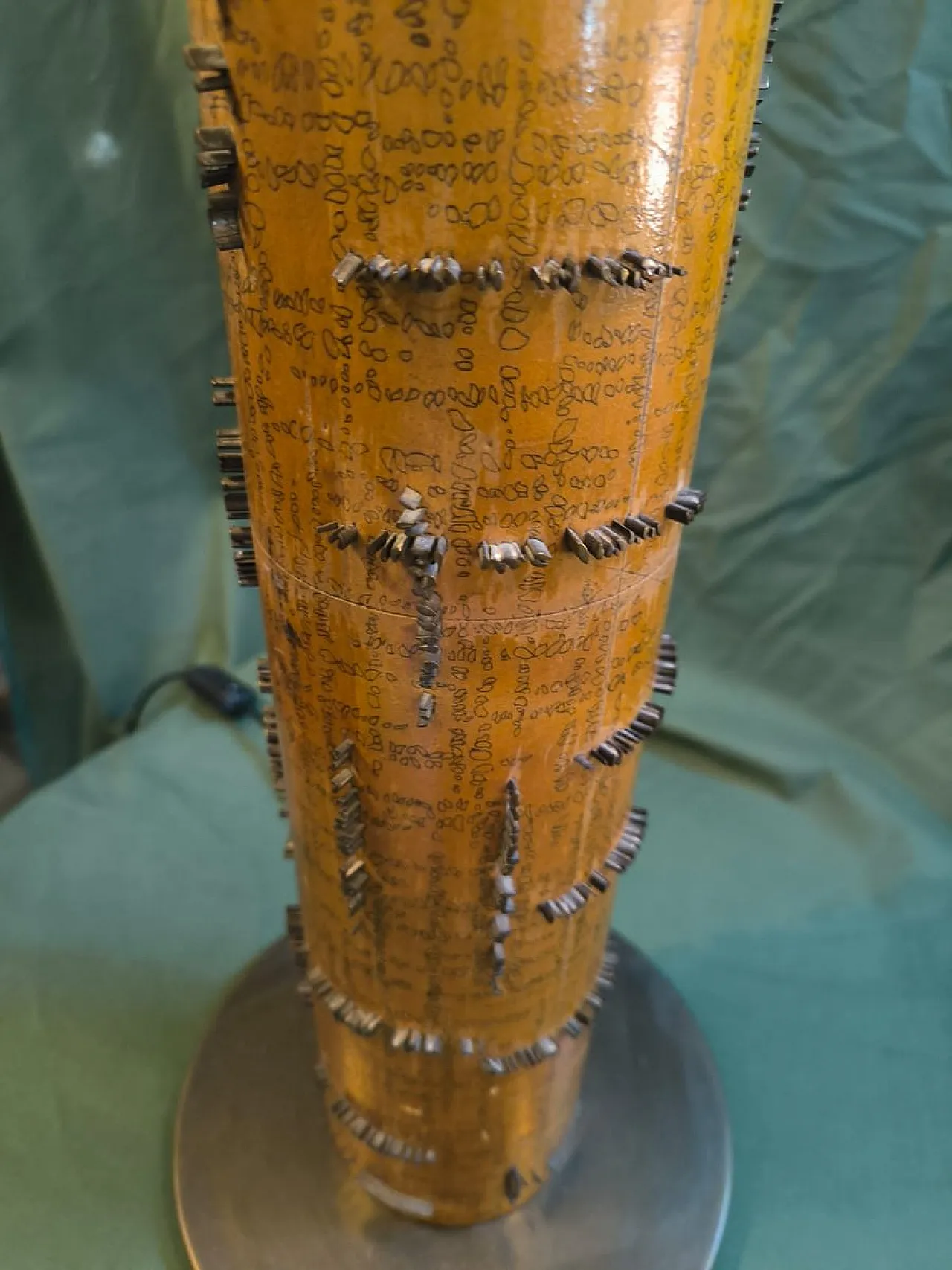 Coppia di lampade Obelisk con inserti in ottone e paralume, anni '70 8