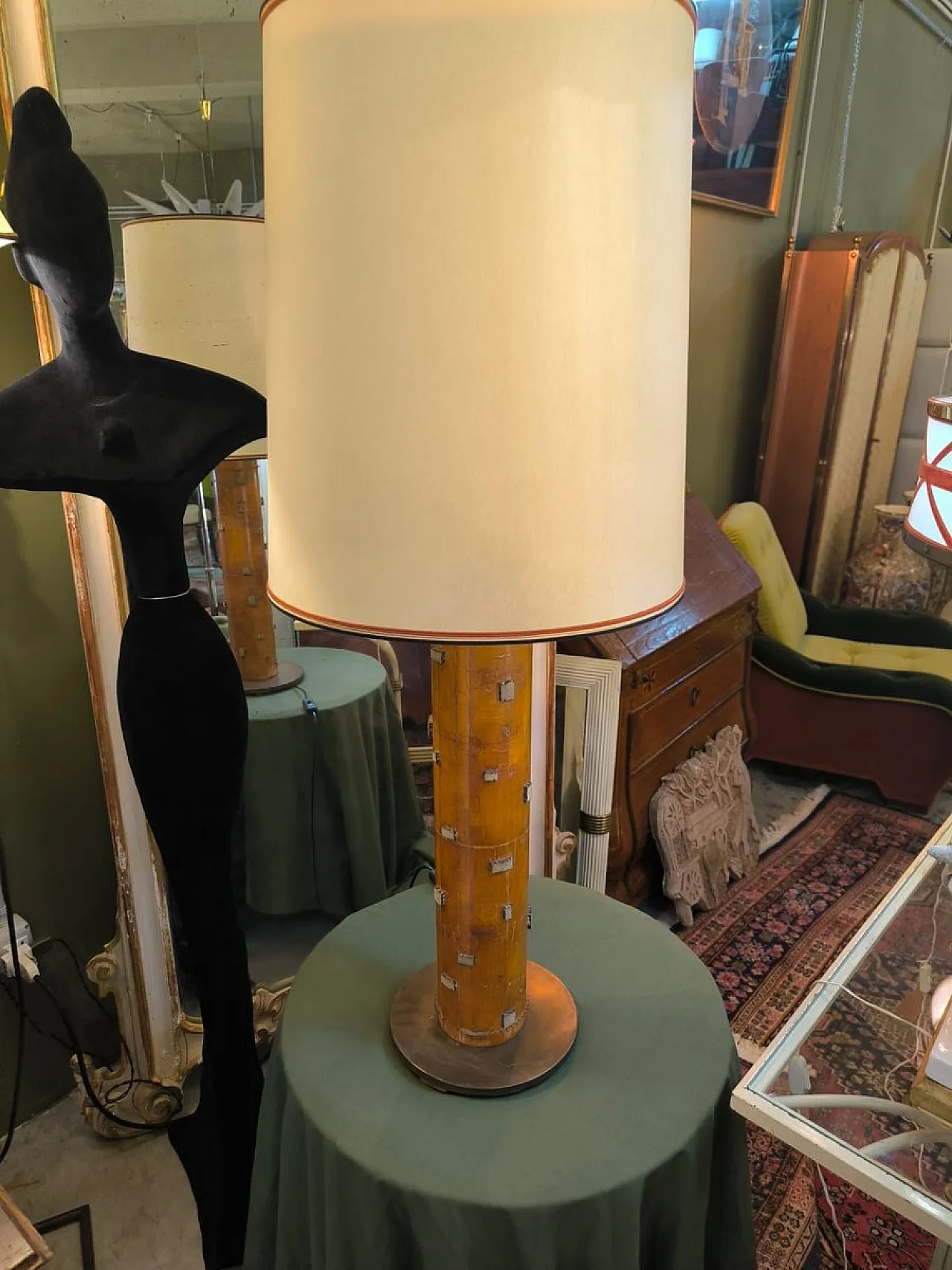 Coppia di lampade Obelisk con inserti in ottone e paralume, anni '70 19