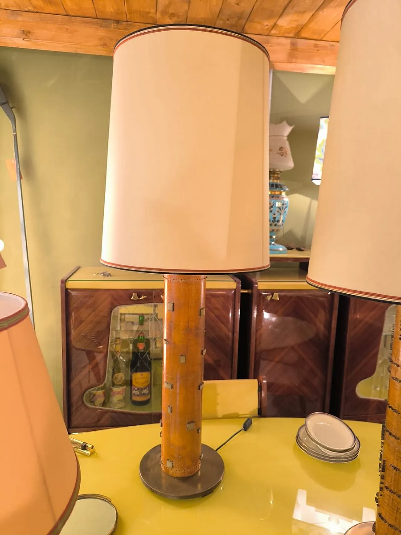 Coppia di lampade Obelisk con inserti in ottone e paralume, anni '70 23