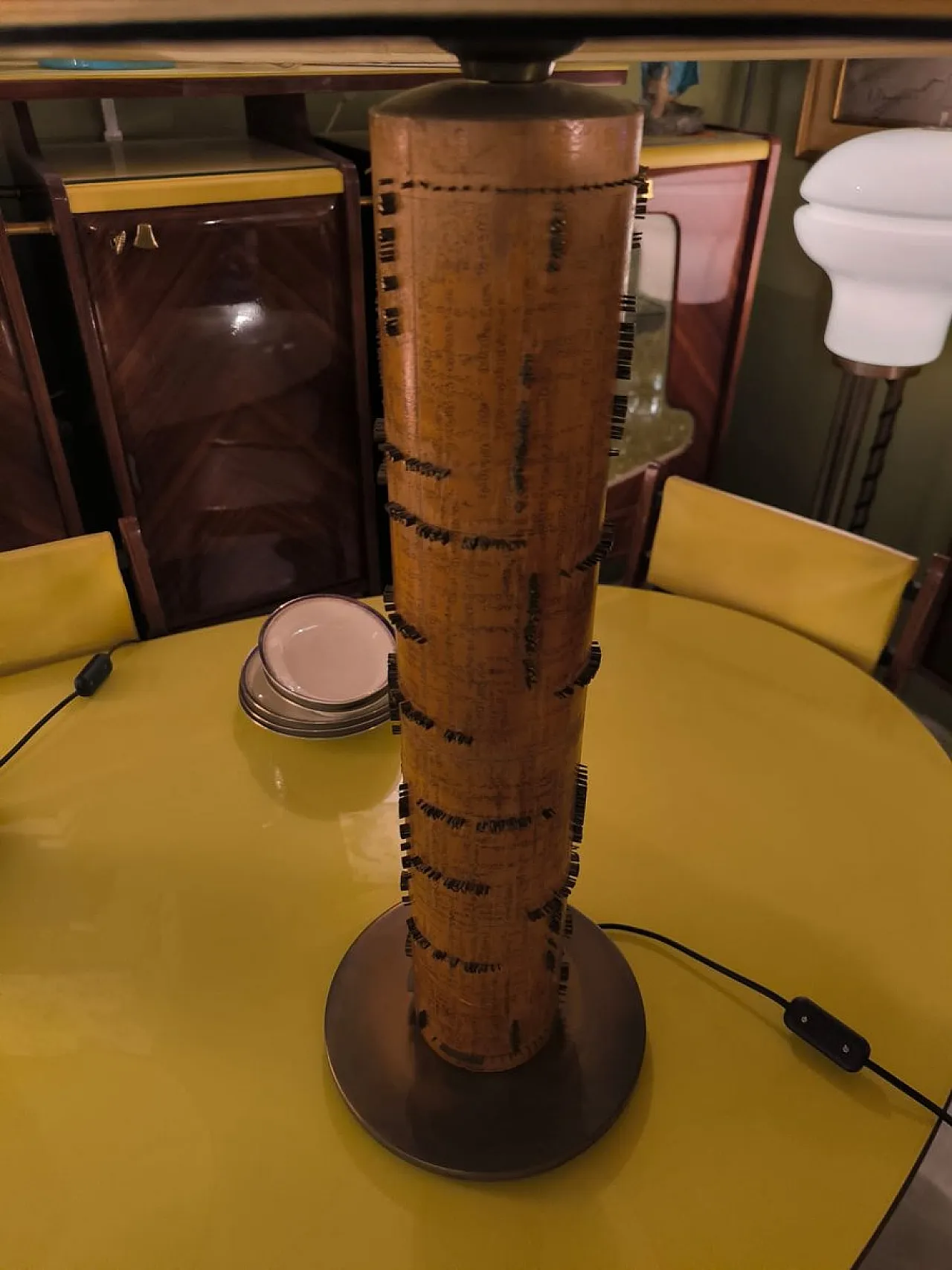 Coppia di lampade Obelisk con inserti in ottone e paralume, anni '70 27