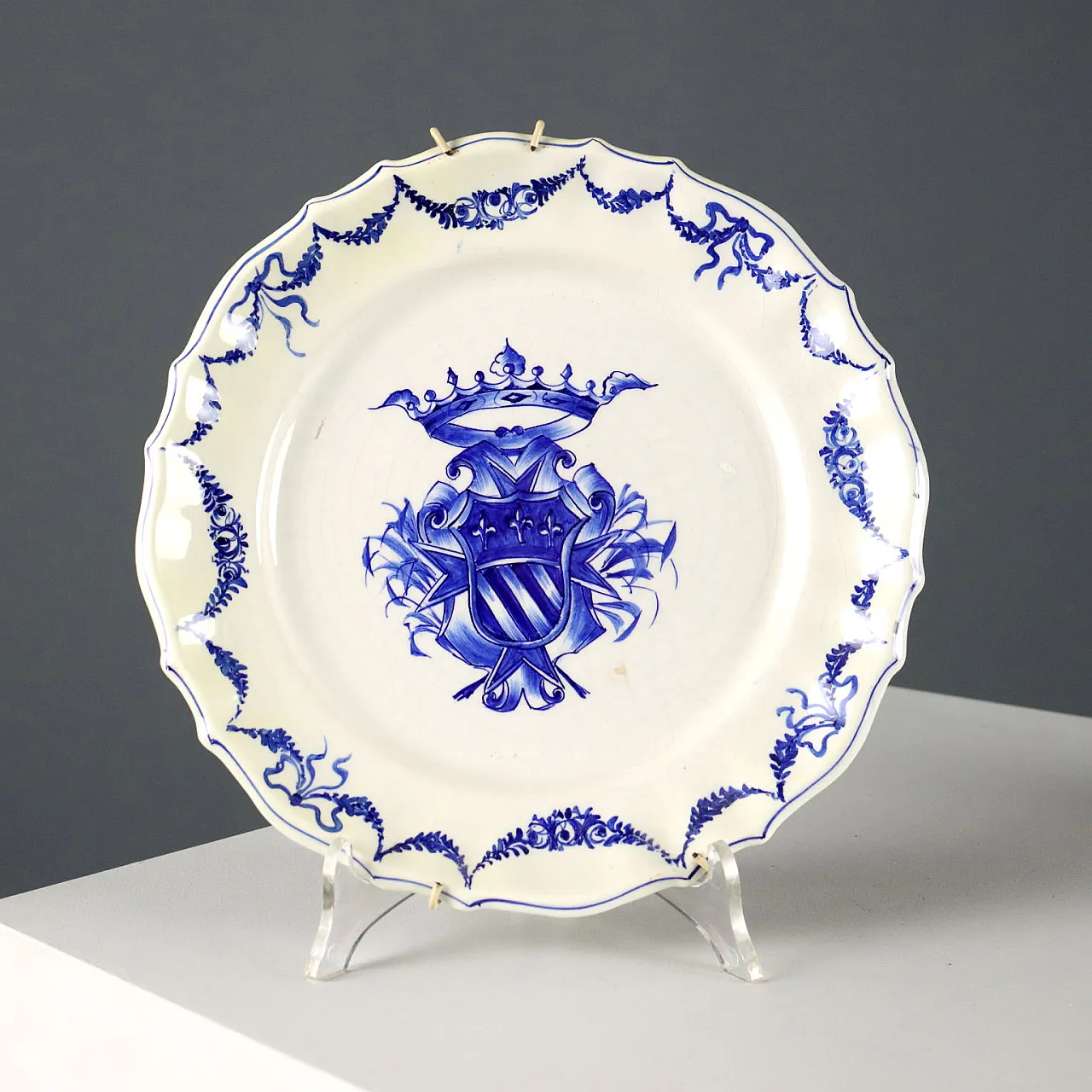 4 Piatti in ceramica blu con stemmi e ghirlande, '900 6