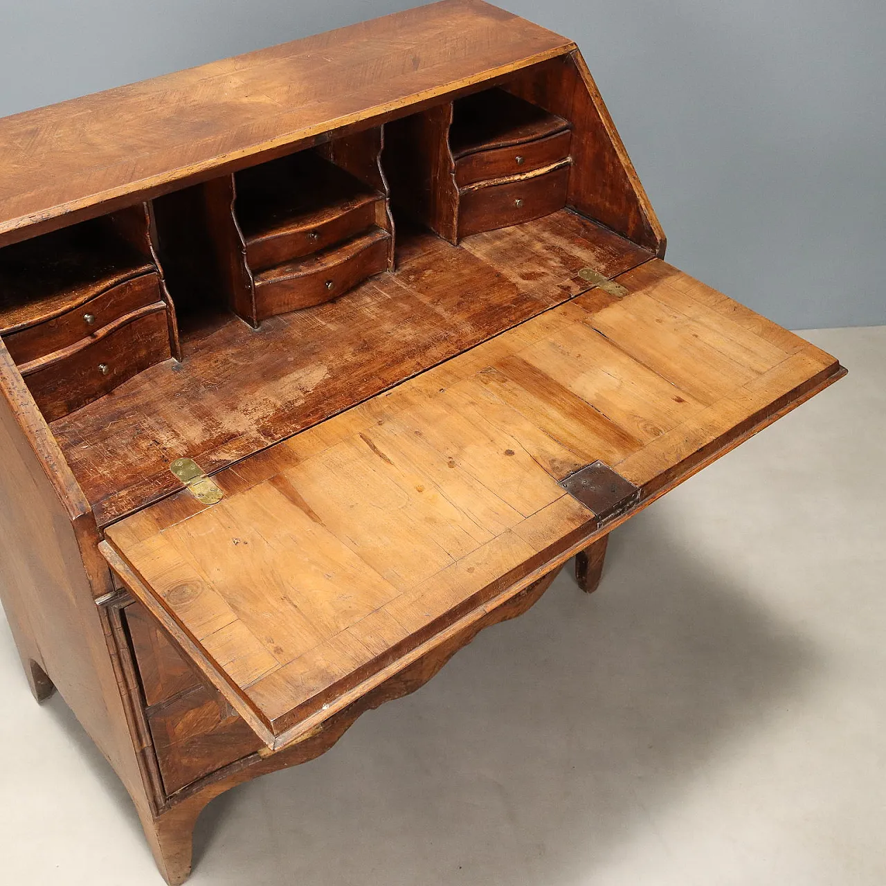 Cassettiera a ribalta in noce e palissandro, metà '700 5