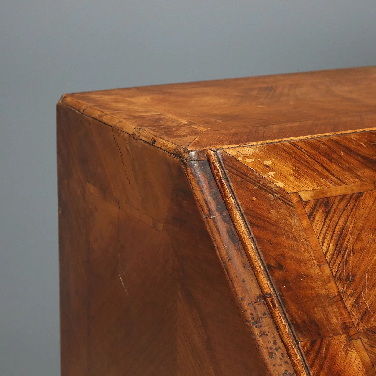 Cassettiera a ribalta in noce e palissandro, metà '700 6