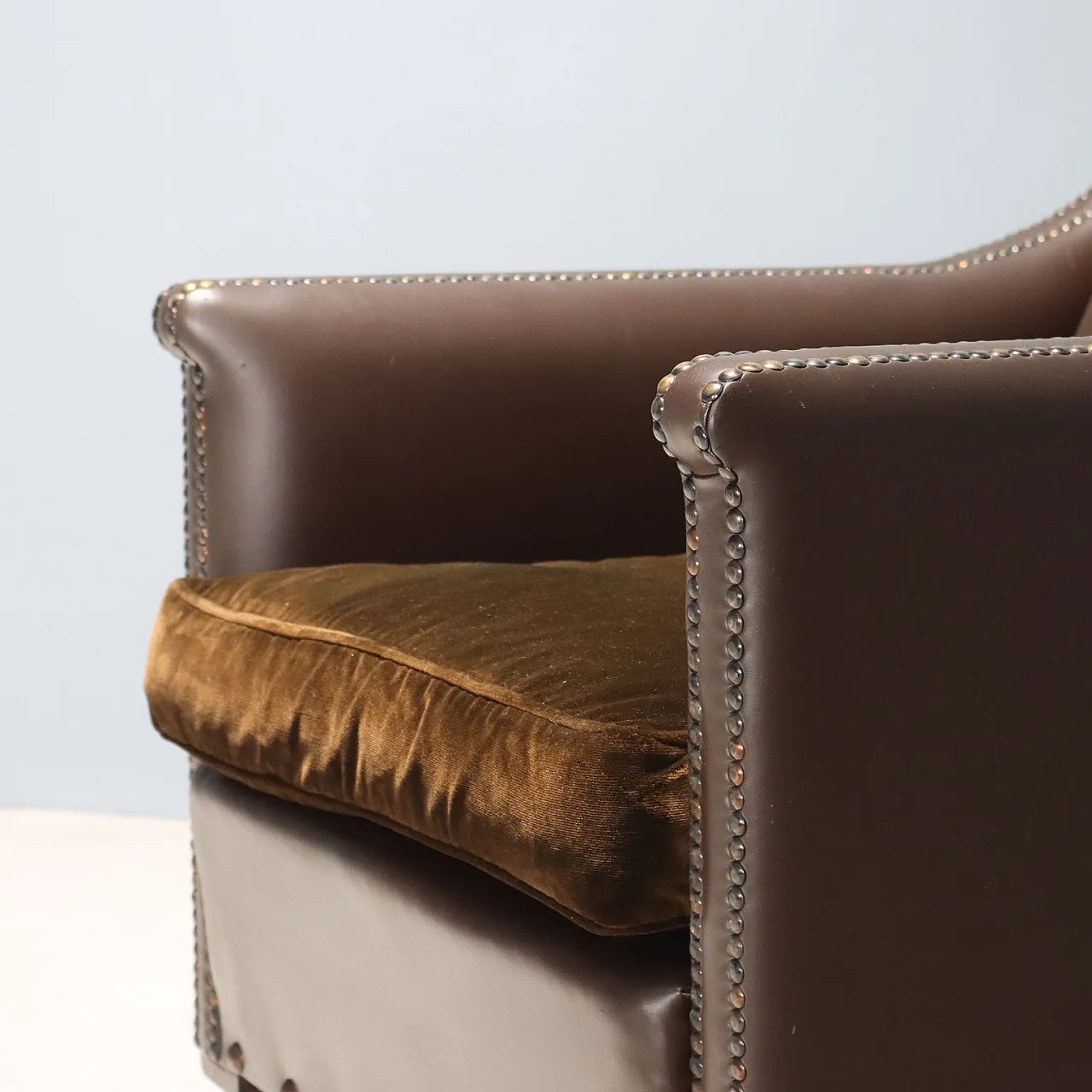 Coppia di poltrone in pelle con cuscini in velluto, '900 5