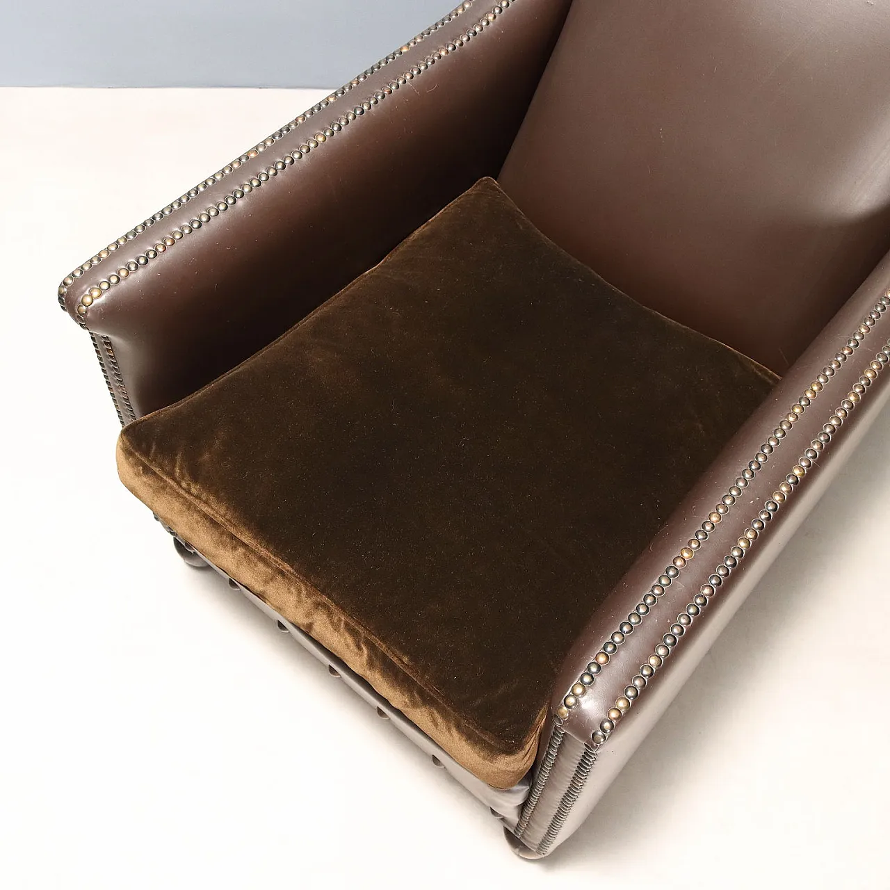 Coppia di poltrone in pelle con cuscini in velluto, '900 7