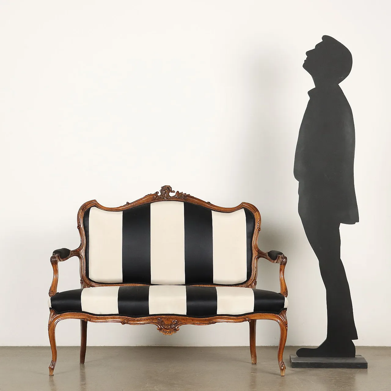 Divano in stile Barocchetto rivestito in tessuto a righe, '900 2