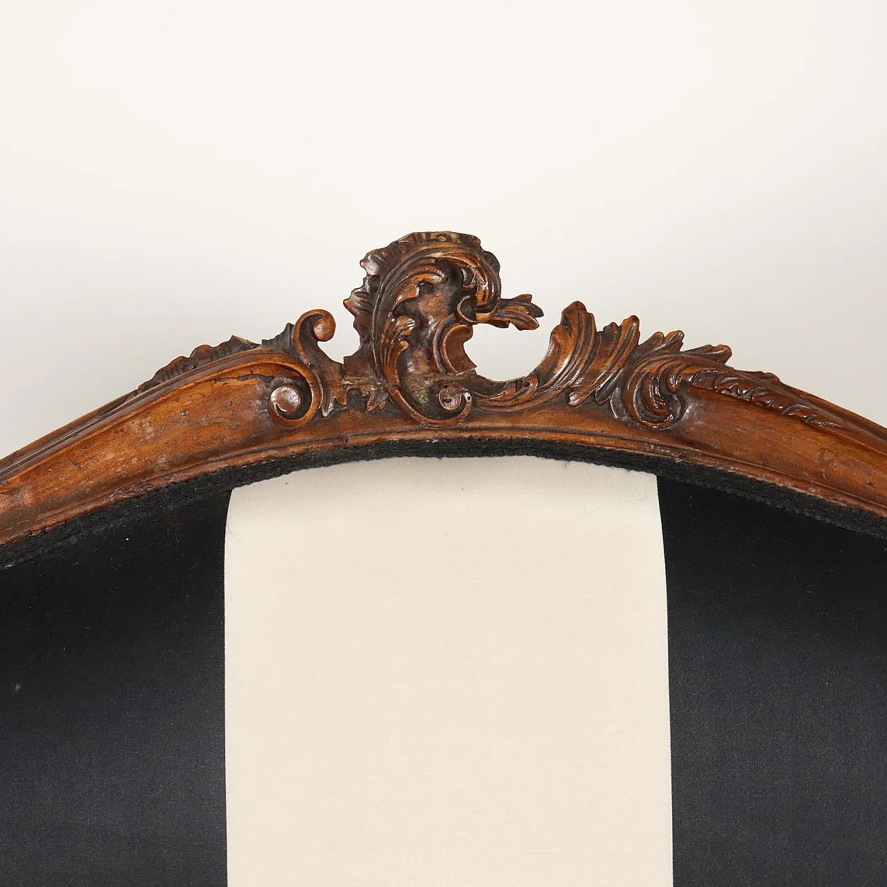 Divano in stile Barocchetto rivestito in tessuto a righe, '900 4