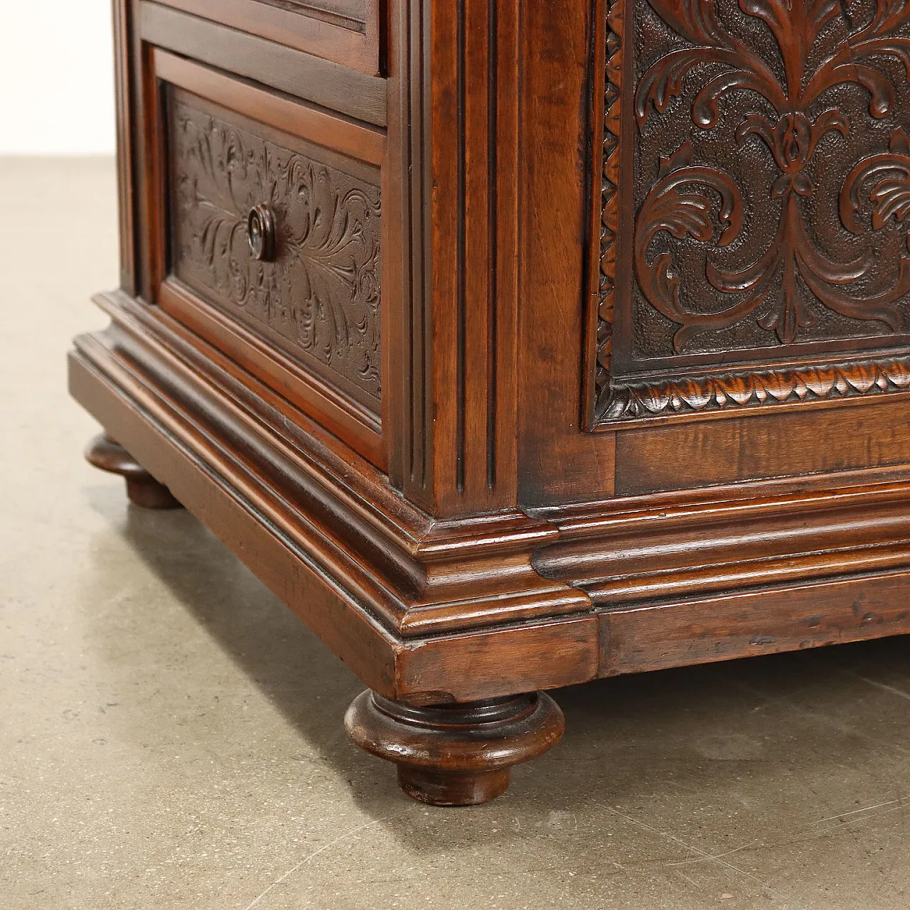 Tudor-style carved walnut writing desk, 19th century 8