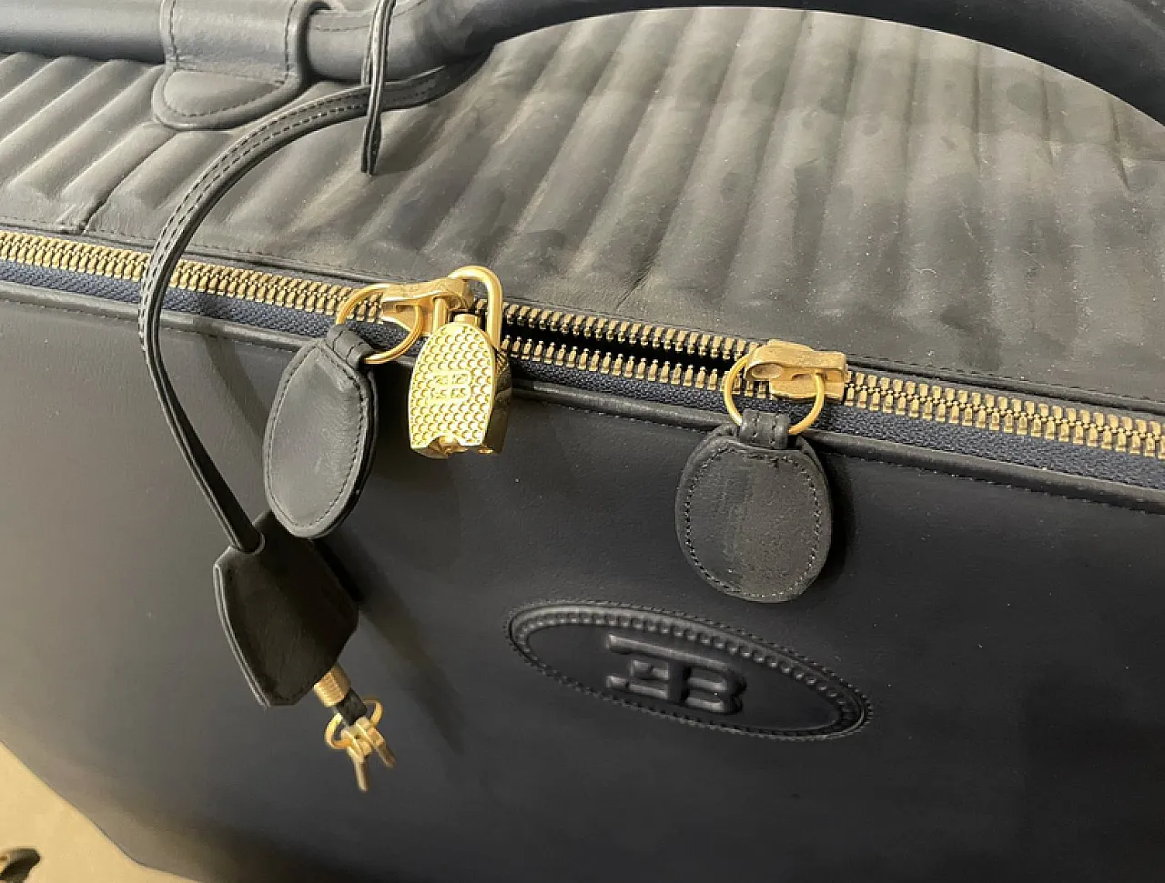 Coppia di valigie di Ettore Bugatti per Poltrona Frau pelle blu, 2000 3