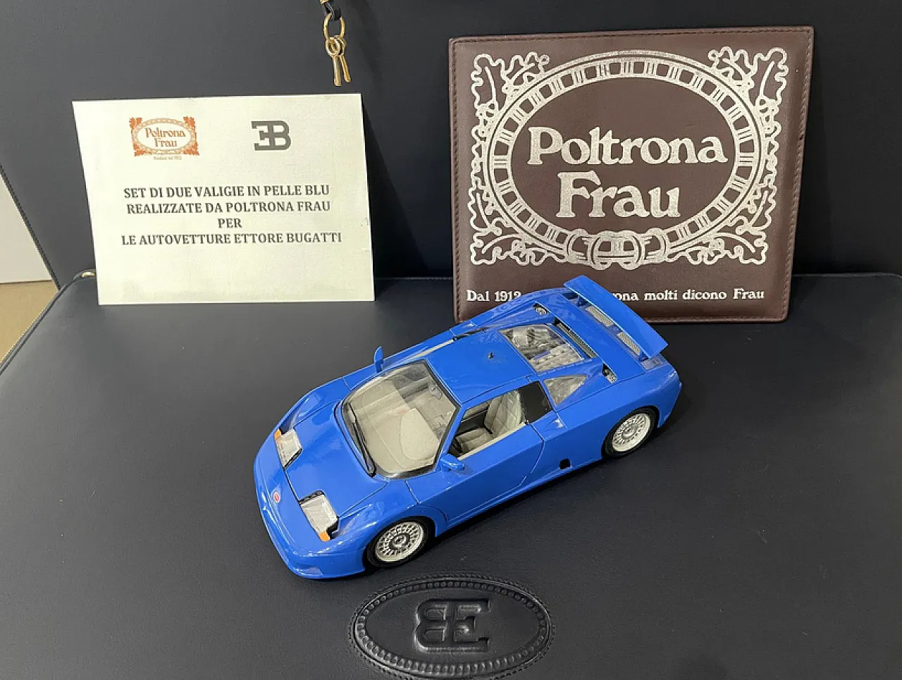 Coppia di valigie di Ettore Bugatti per Poltrona Frau pelle blu, 2000 5